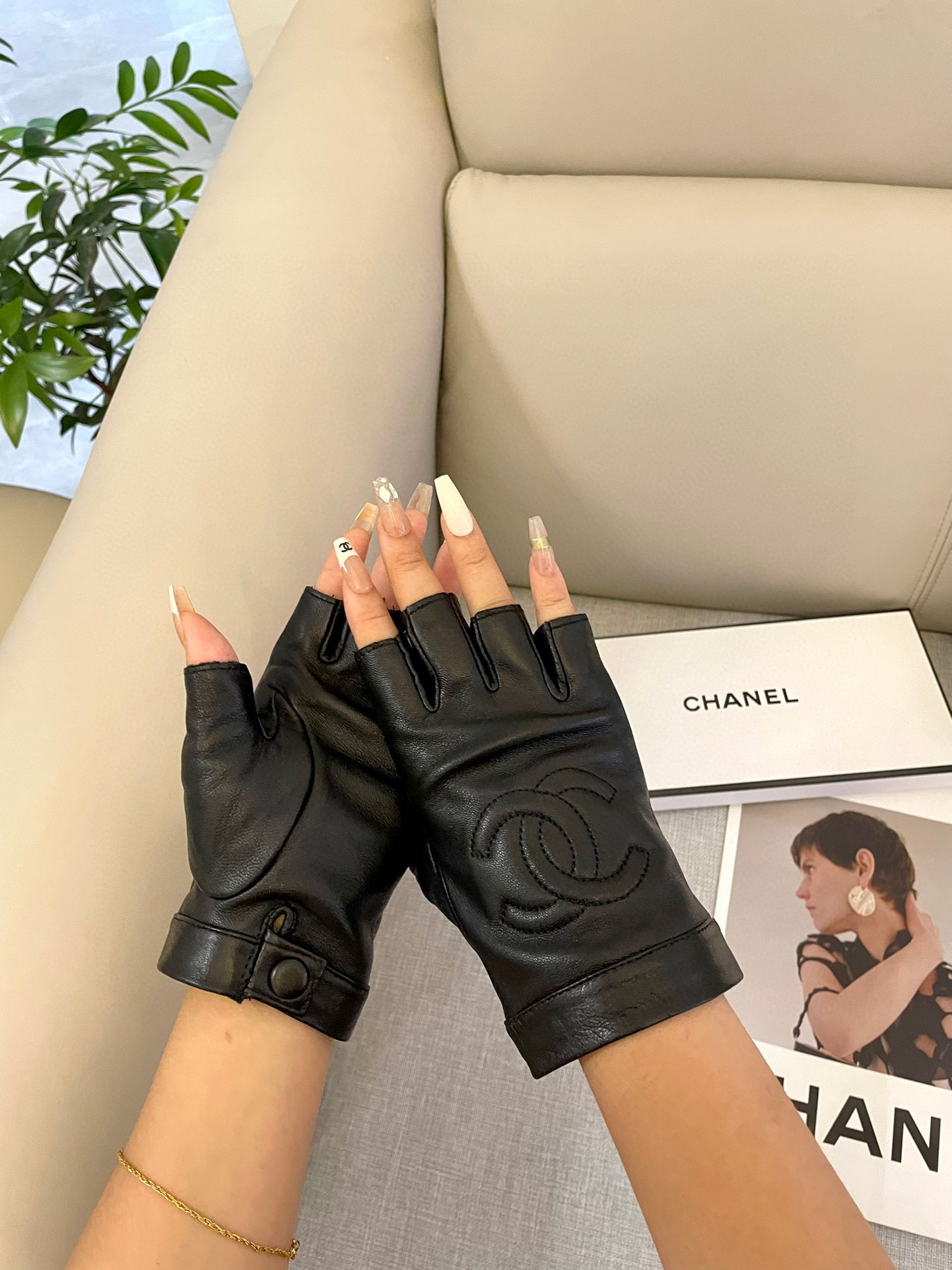  香奈儿Chanel‼️欧洲新款🇫🇷【顶级原单】女士高档半指手套 💁💁💁香奈儿御用手套 顶级做工💋任何细