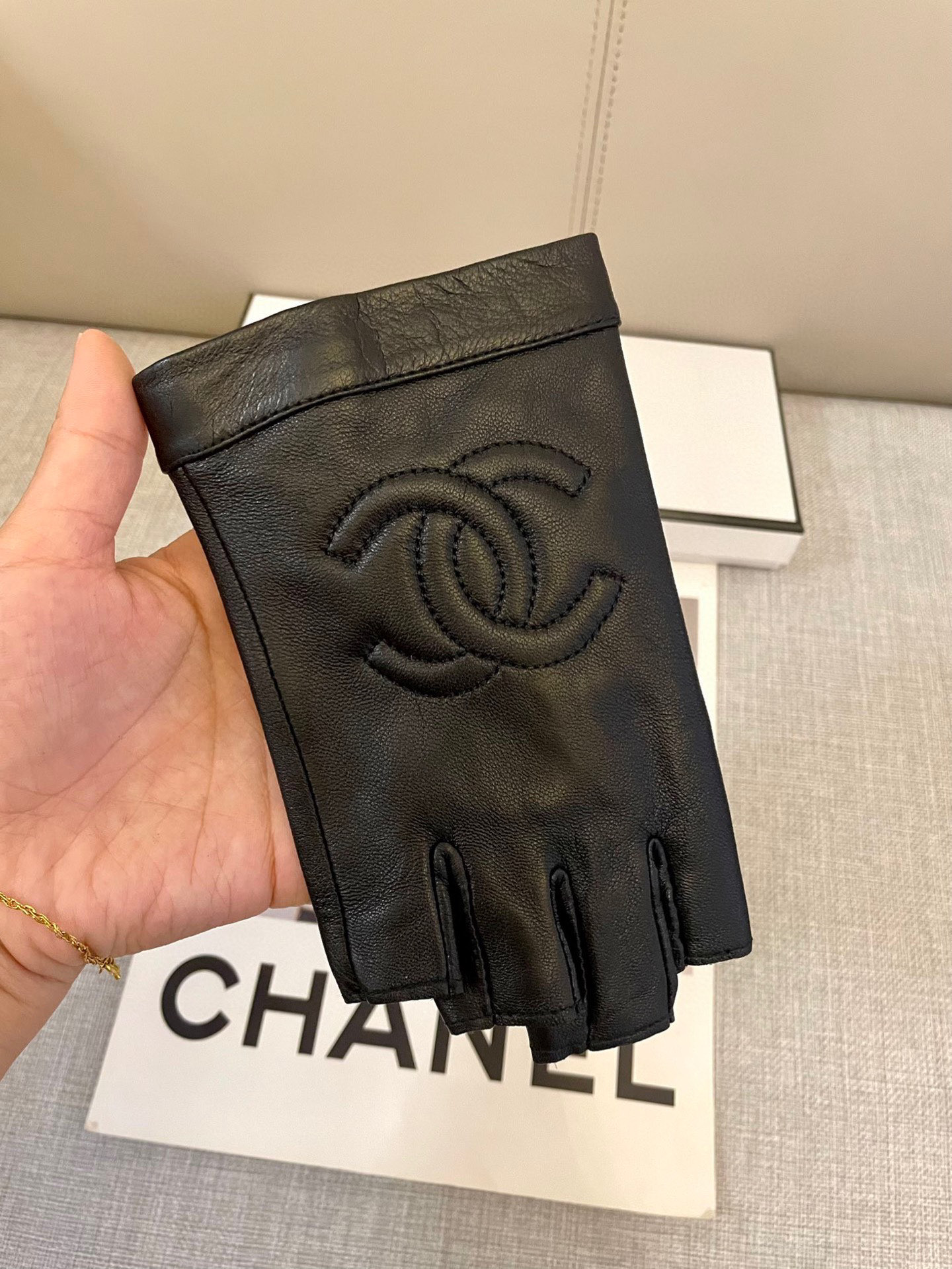  香奈儿Chanel‼️欧洲新款🇫🇷【顶级原单】女士高档半指手套 💁💁💁香奈儿御用手套 顶级做工💋任何细