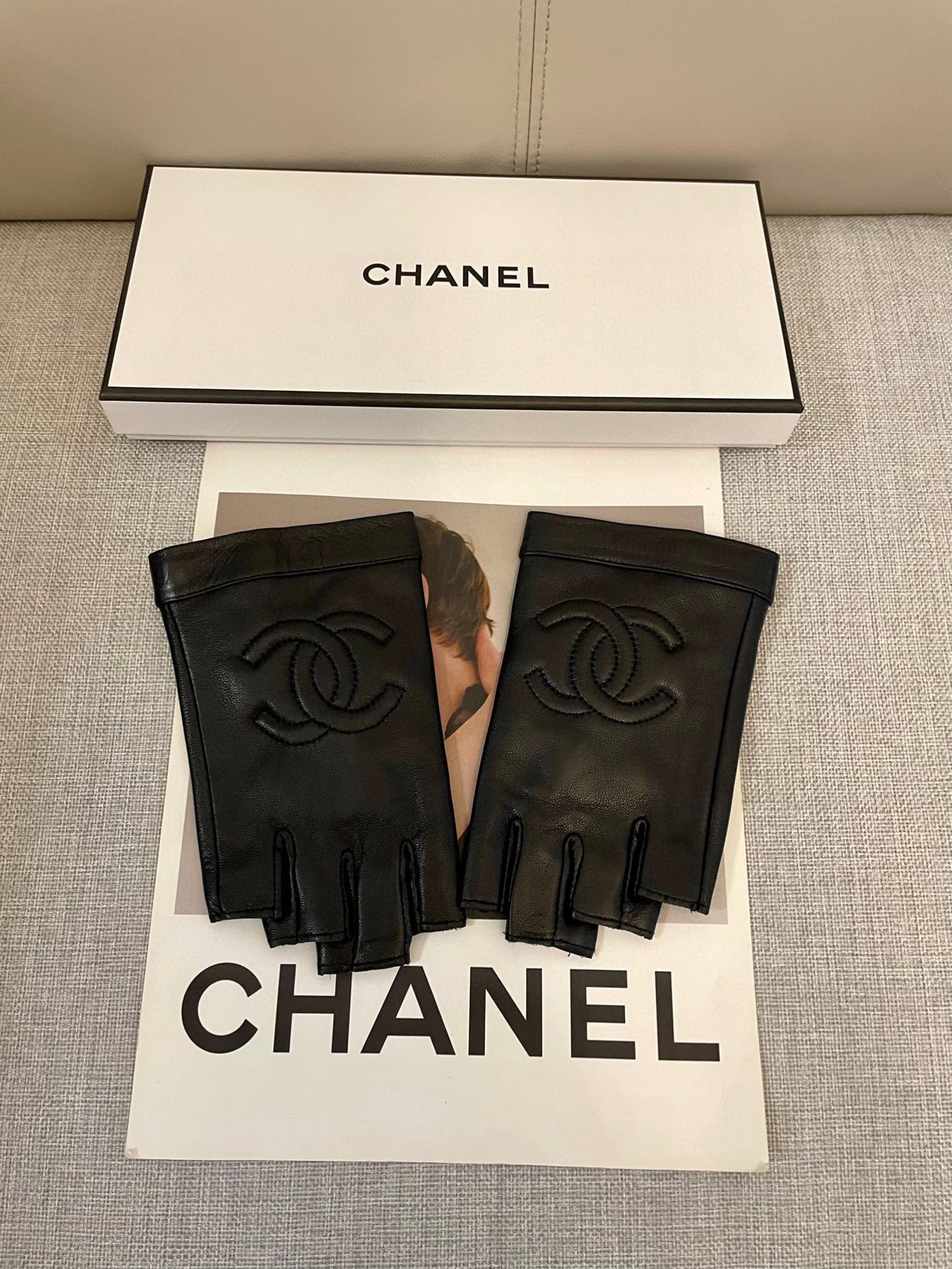 香奈儿Chanel‼️欧洲新款🇫🇷【顶级原单】女士高档半指手套 💁💁💁香奈儿御用手套 顶级做工💋任何细