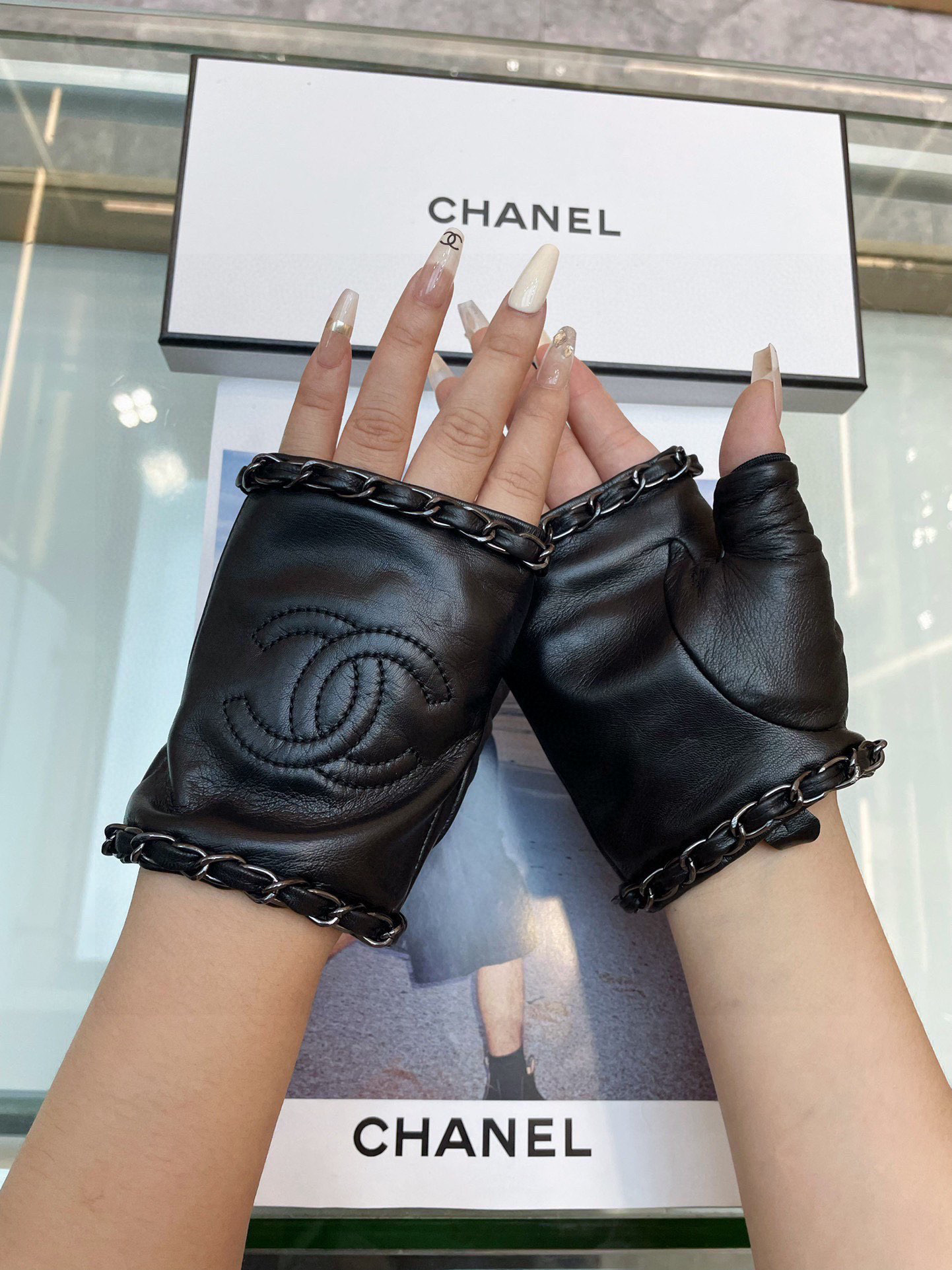   香奈儿Chanel‼️欧洲新款🇫🇷【顶级原单】女士高档半指手套 💁💁💁百分百选用进口羊皮 香奈儿御用
