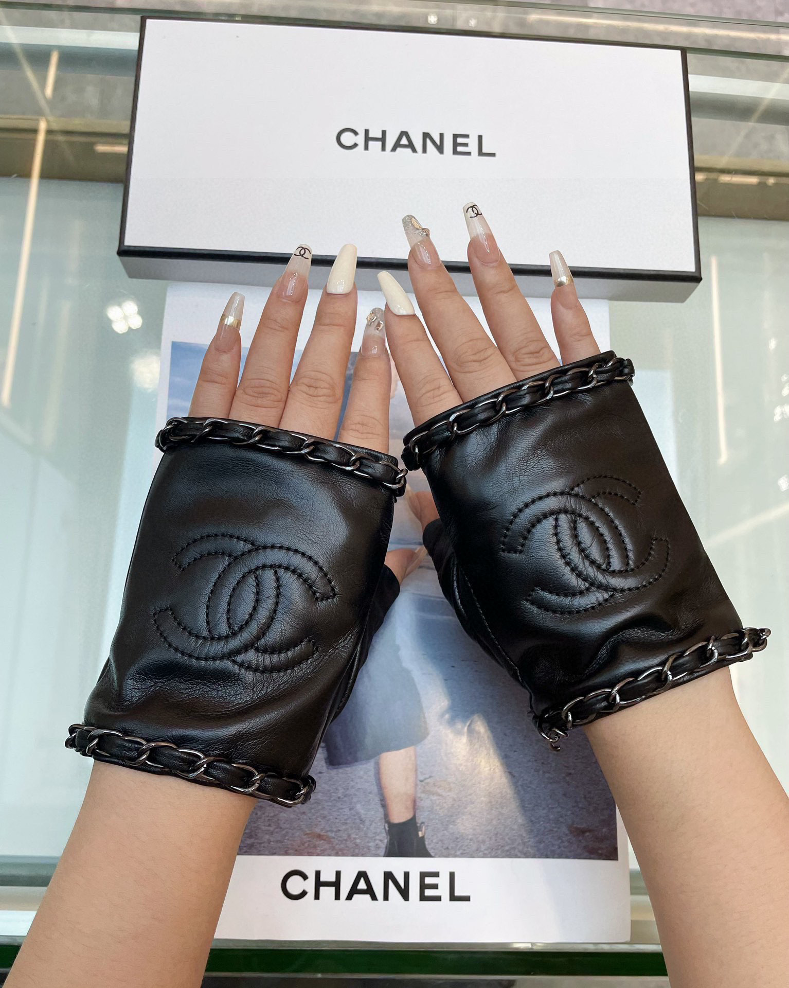   香奈儿Chanel‼️欧洲新款🇫🇷【顶级原单】女士高档半指手套 💁💁💁百分百选用进口羊皮 香奈儿御用