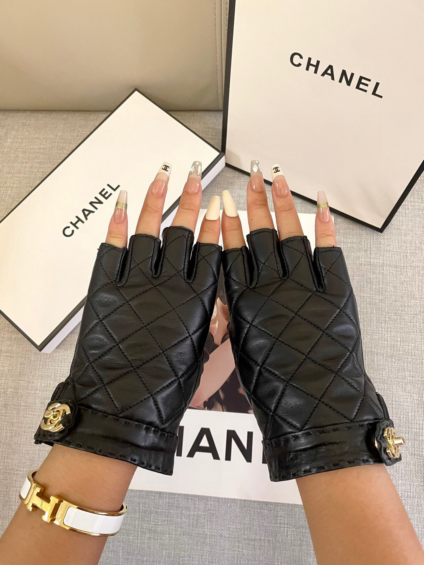  香奈儿Chanel‼️欧洲新款🇫🇷【顶级原单】女士高档半指手套 💁💁💁香奈儿御用手套 顶级做工💋任何细
