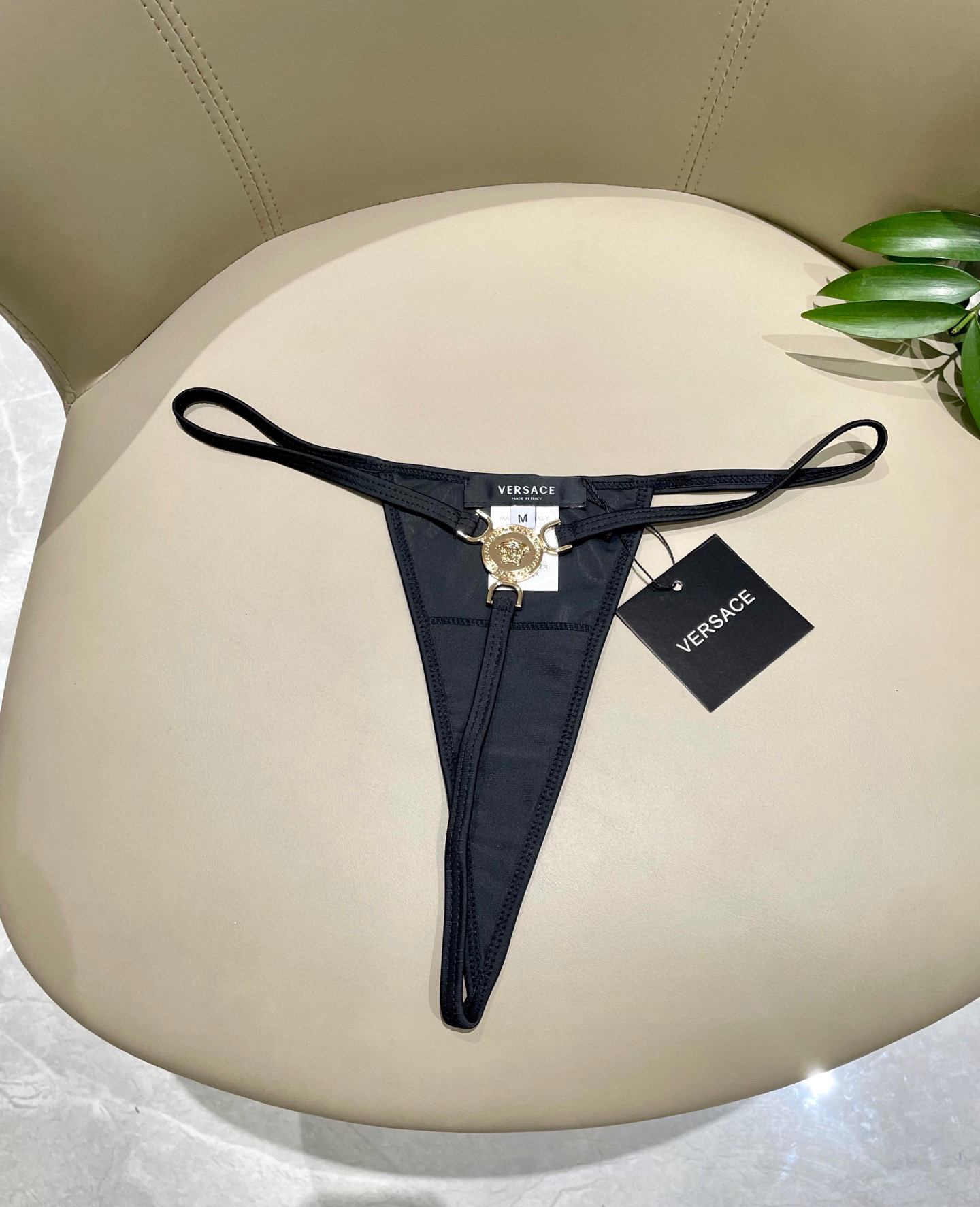  范思哲分体泳衣 比基尼👙丁字裤 
🛒🆕 🆕🆕夏天🧊快到啦，这件泳衣太绝了，上身超A，又纯又欲🛍非常高级