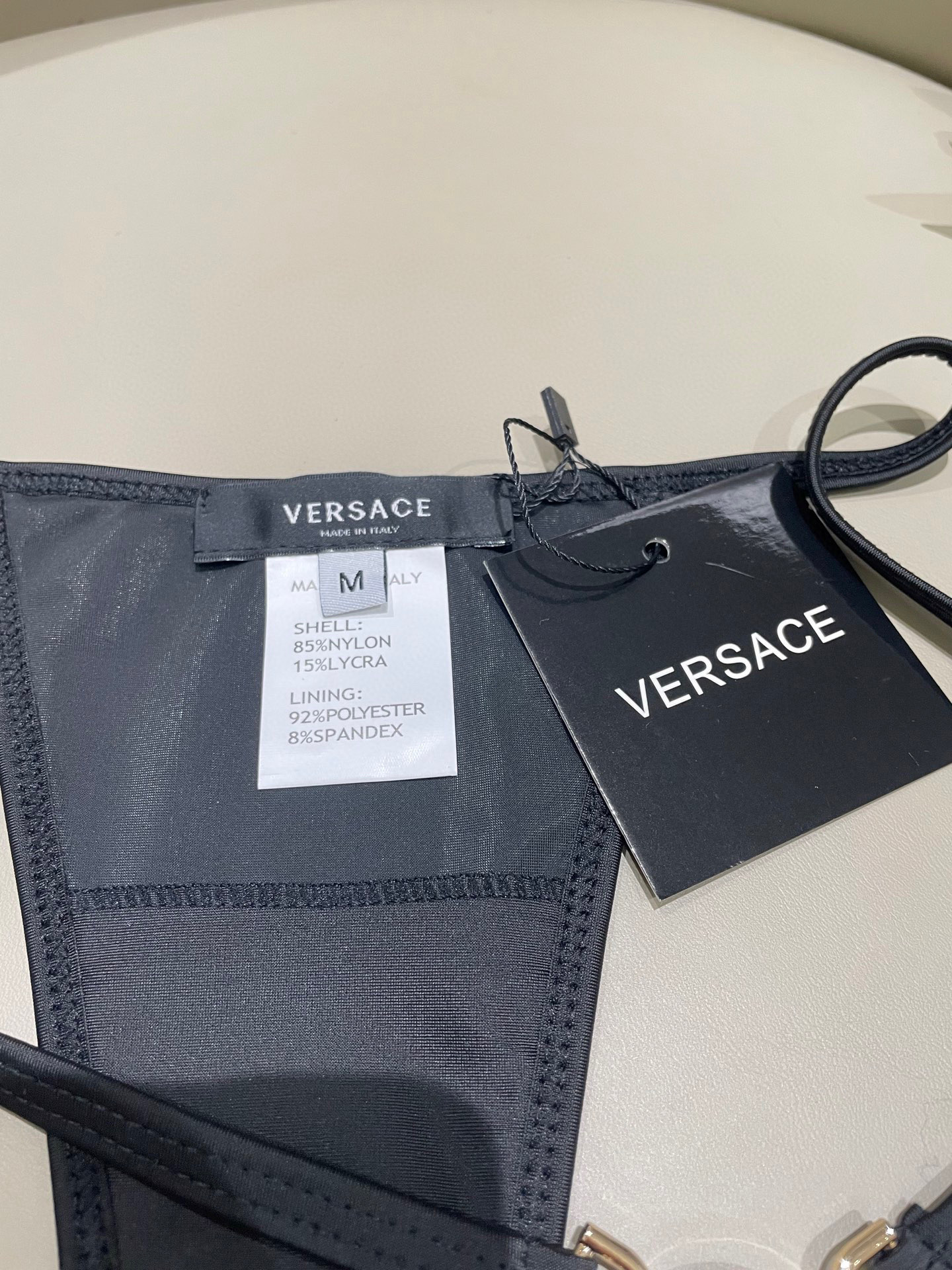  范思哲分体泳衣 比基尼👙丁字裤 
🛒🆕 🆕🆕夏天🧊快到啦，这件泳衣太绝了，上身超A，又纯又欲🛍非常高级