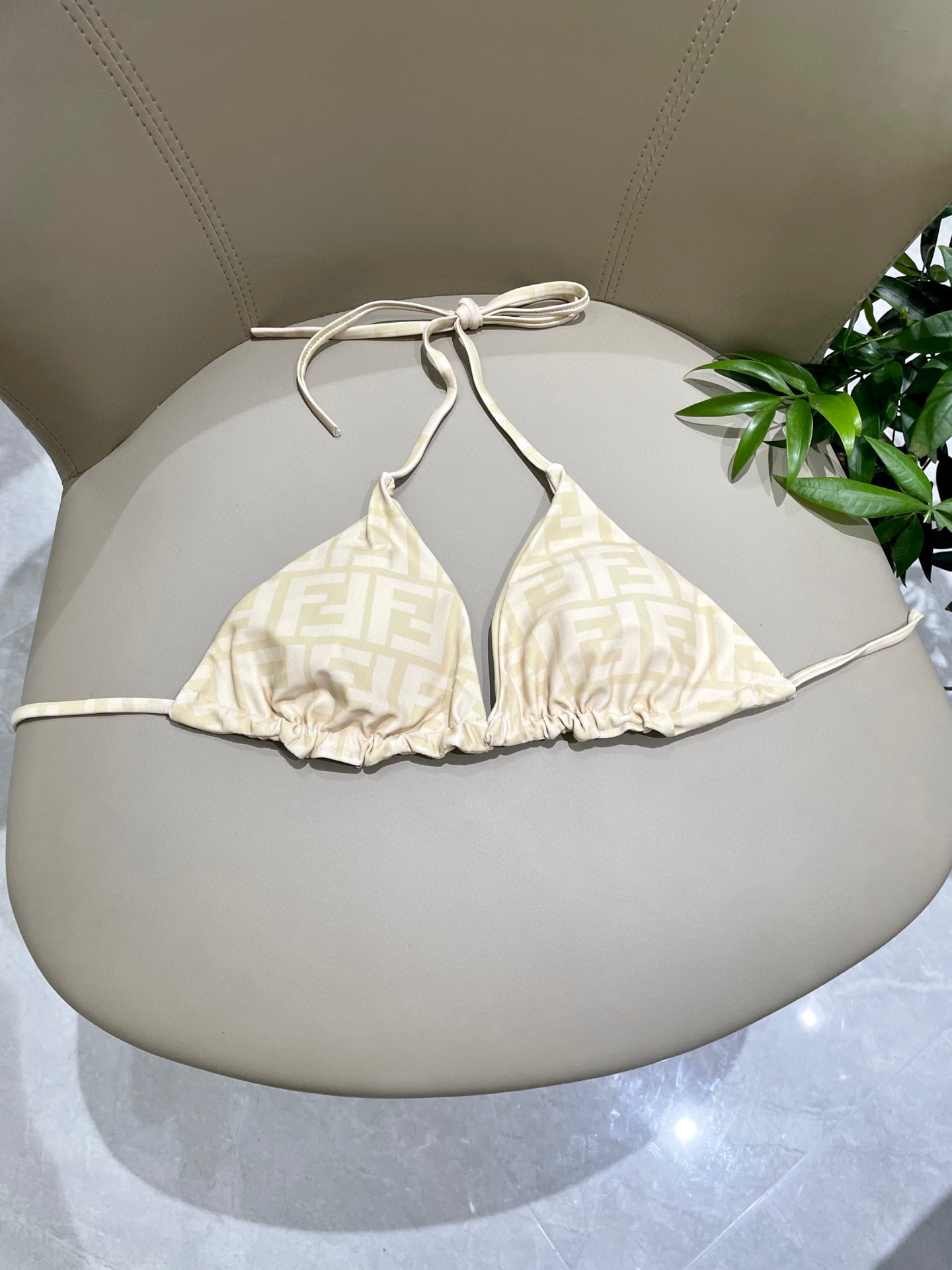  芬迪比基尼😍🥰适合多种场景的游泳衣🏊‍♀️海边 游泳池 温泉 水上乐园 漂流都可以😌内搭也完全可以 连