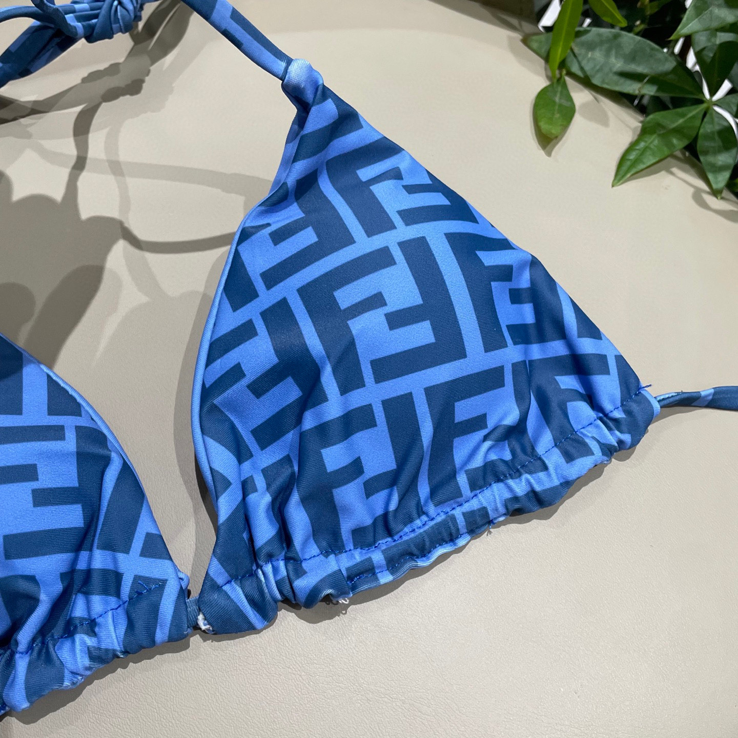  芬迪比基尼😍🥰适合多种场景的游泳衣🏊‍♀️海边 游泳池 温泉 水上乐园 漂流都可以😌内搭也完全可以 连