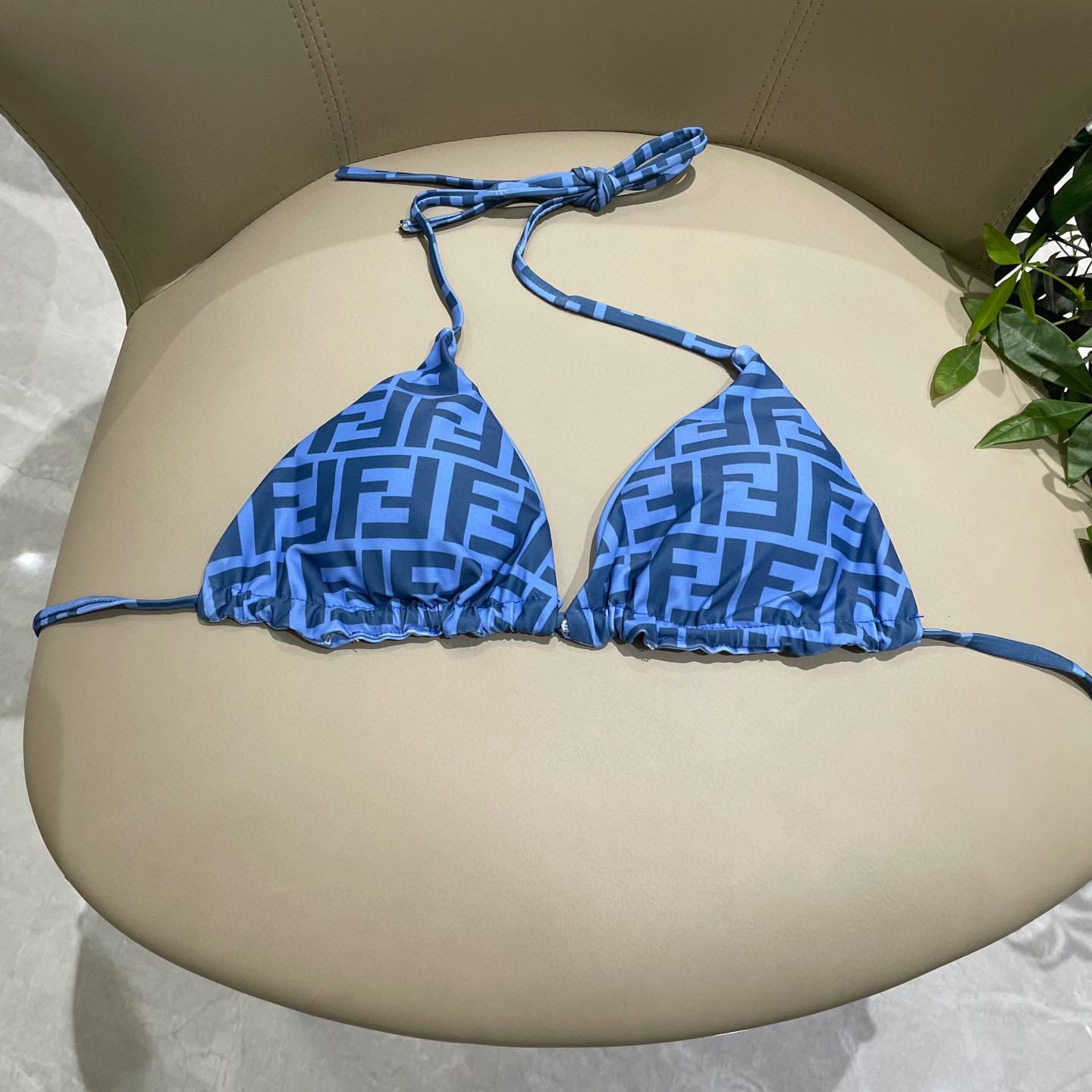  芬迪比基尼😍🥰适合多种场景的游泳衣🏊‍♀️海边 游泳池 温泉 水上乐园 漂流都可以😌内搭也完全可以 连
