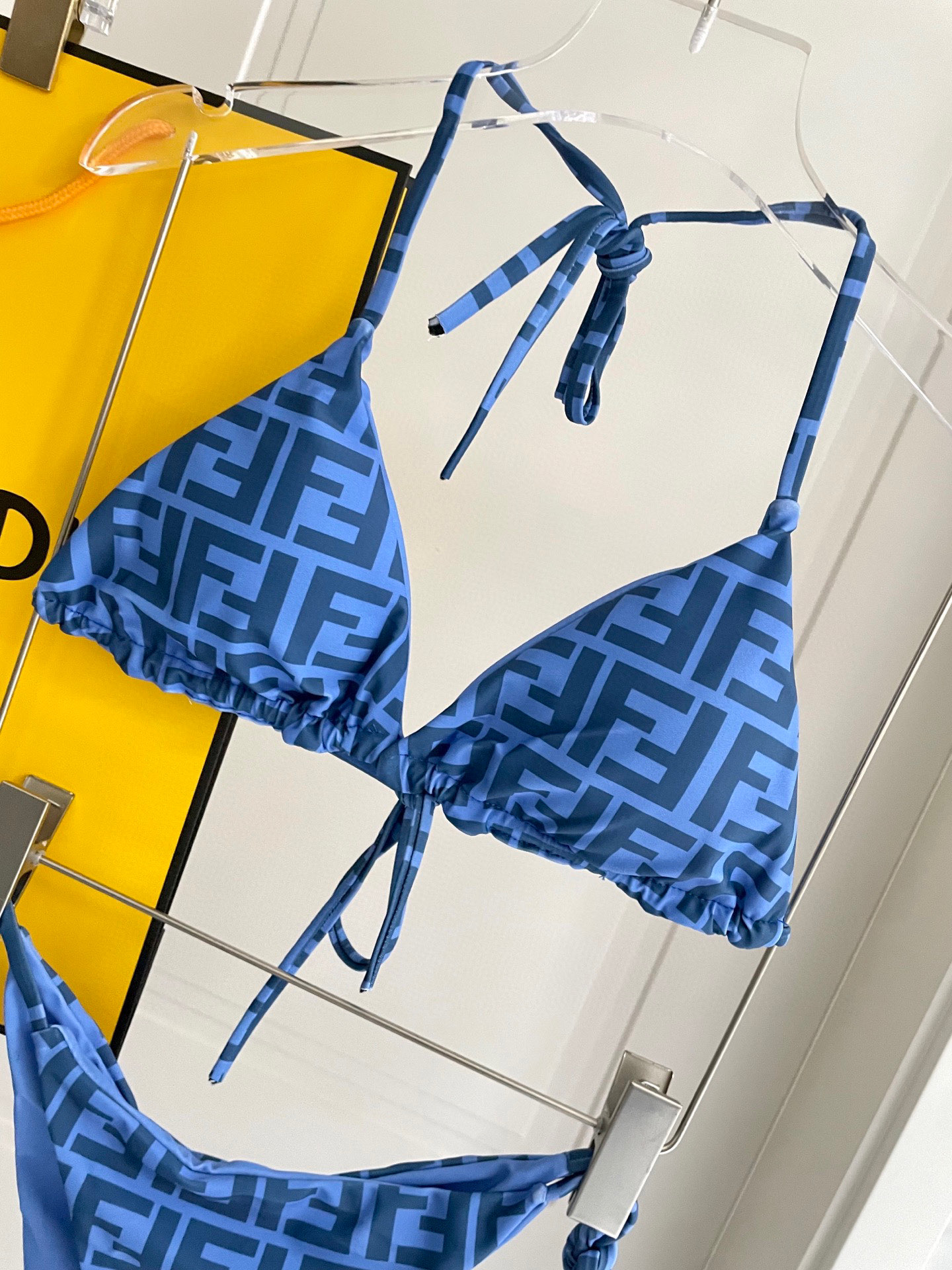 芬迪比基尼😍🥰适合多种场景的游泳衣🏊‍♀️海边 游泳池 温泉 水上乐园 漂流都可以😌内搭也完全可以 连