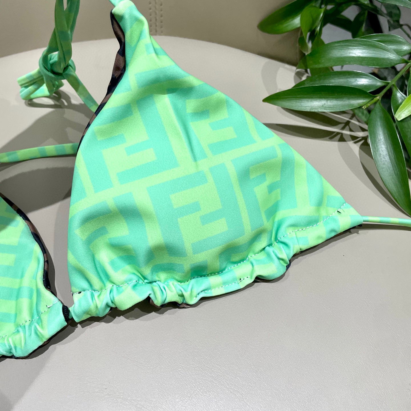 芬迪比基尼😍🥰适合多种场景的游泳衣🏊‍♀️海边 游泳池 温泉 水上乐园 漂流都可以😌内搭也完全可以 连