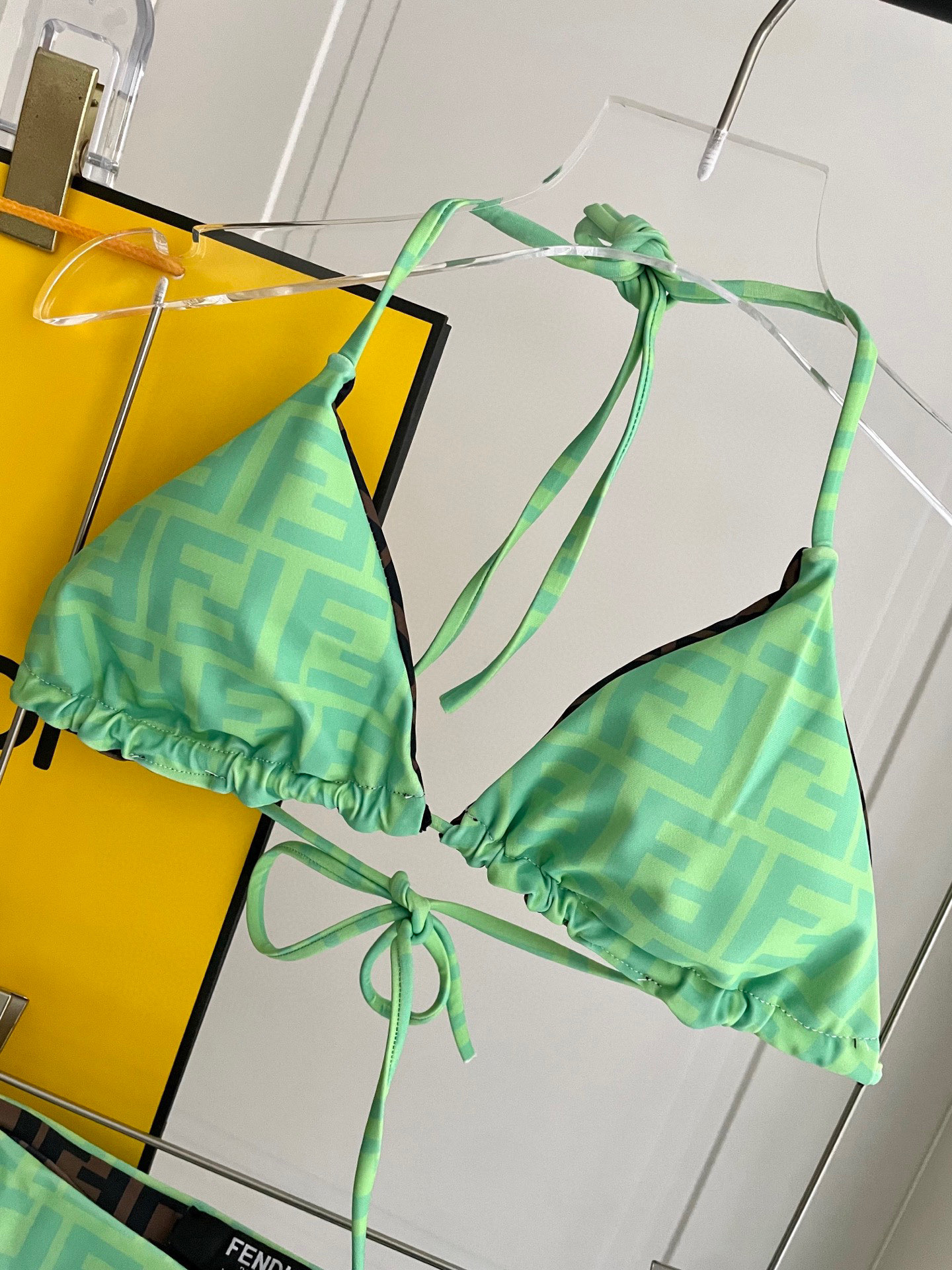  芬迪比基尼😍🥰适合多种场景的游泳衣🏊‍♀️海边 游泳池 温泉 水上乐园 漂流都可以😌内搭也完全可以 连