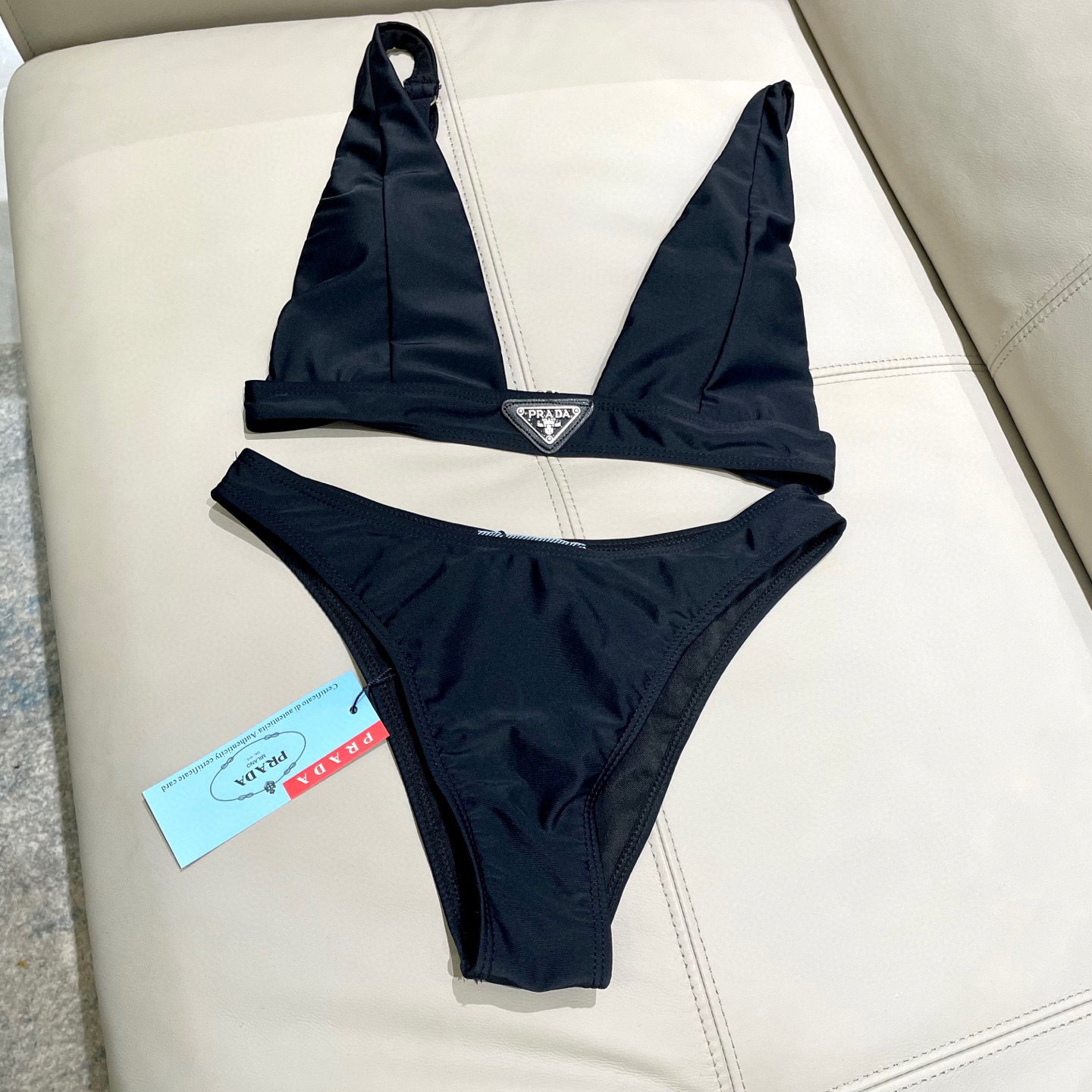  普拉达分体游泳衣😍🥰适合多种场景的游泳衣🏊‍♀️海边 游泳池 温泉 水上乐园 漂流都可以😌内搭也完全可