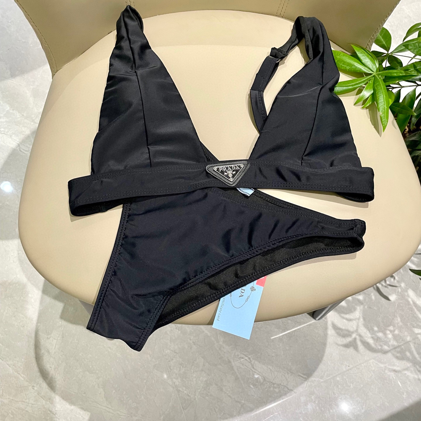  普拉达分体游泳衣😍🥰适合多种场景的游泳衣🏊‍♀️海边 游泳池 温泉 水上乐园 漂流都可以😌内搭也完全可