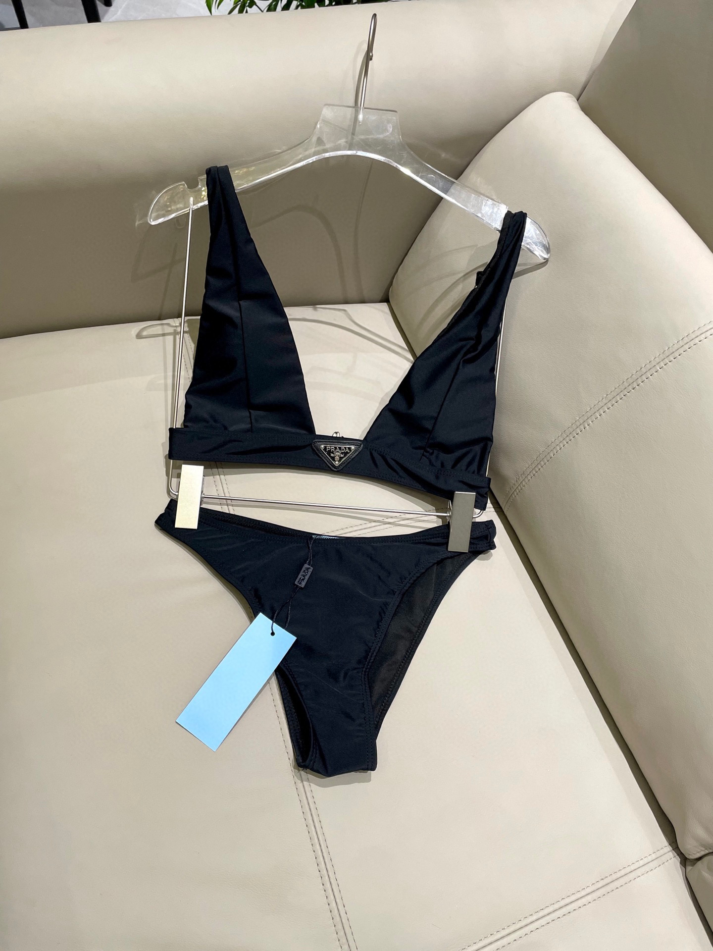  普拉达分体游泳衣😍🥰适合多种场景的游泳衣🏊‍♀️海边 游泳池 温泉 水上乐园 漂流都可以😌内搭也完全可