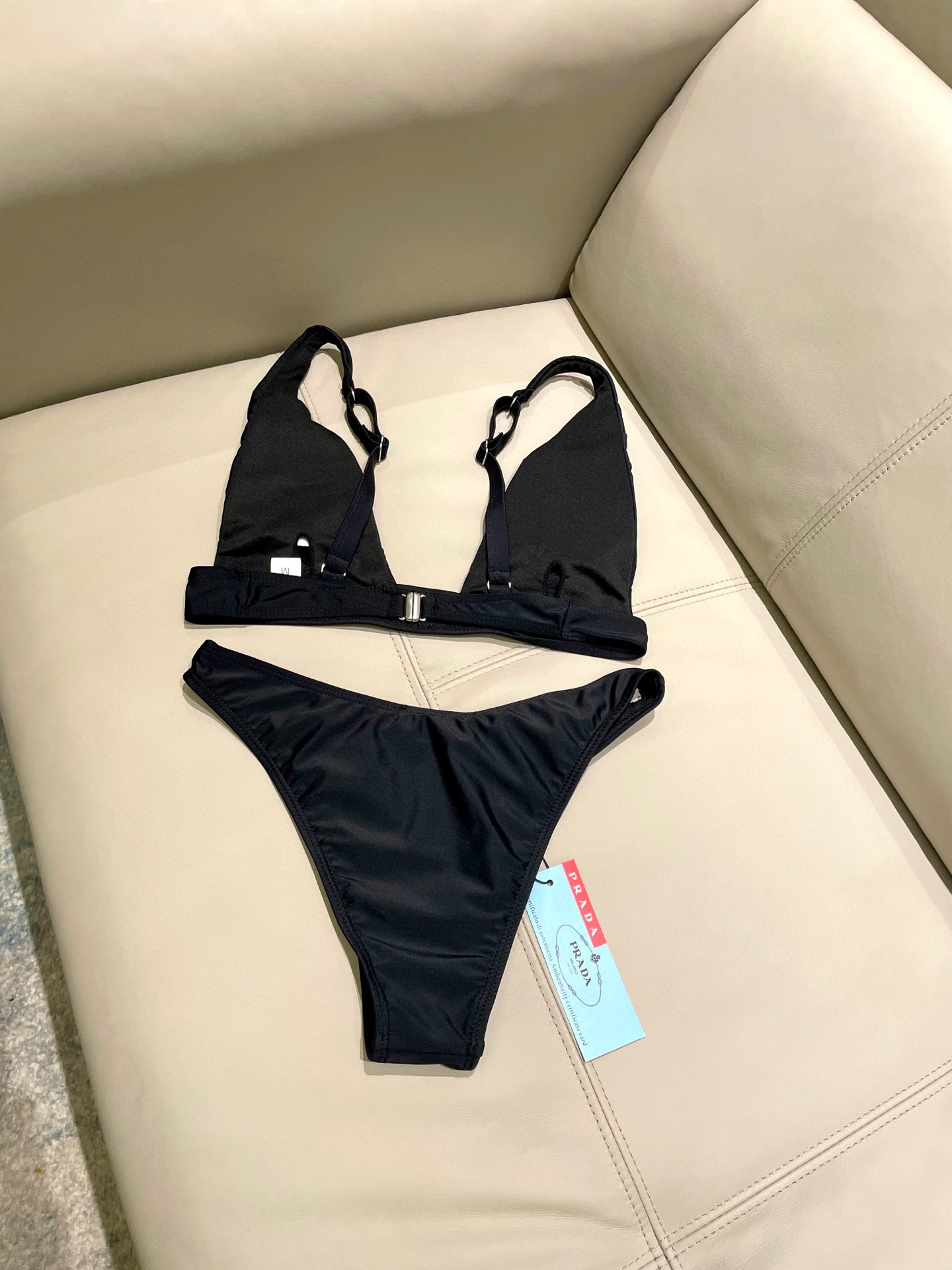  普拉达分体游泳衣😍🥰适合多种场景的游泳衣🏊‍♀️海边 游泳池 温泉 水上乐园 漂流都可以😌内搭也完全可