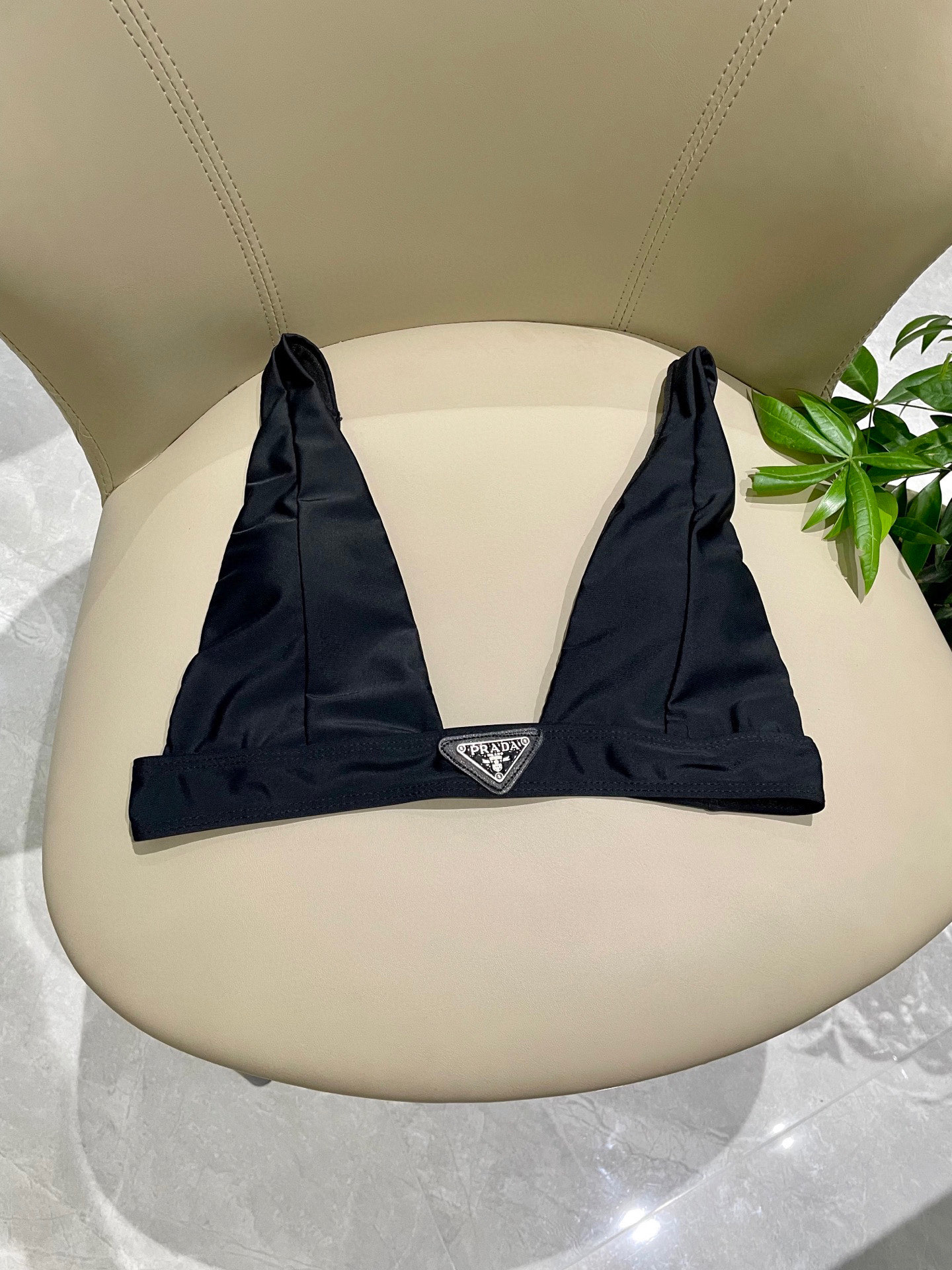  普拉达分体游泳衣😍🥰适合多种场景的游泳衣🏊‍♀️海边 游泳池 温泉 水上乐园 漂流都可以😌内搭也完全可