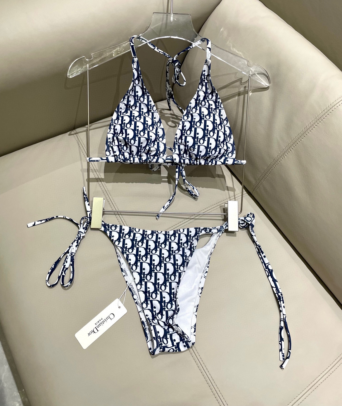  迪奥比基尼😍🥰适合多种场景的游泳衣🏊‍♀️海边 游泳池 温泉 水上乐园 漂流都可以😌内搭也完全可以 连