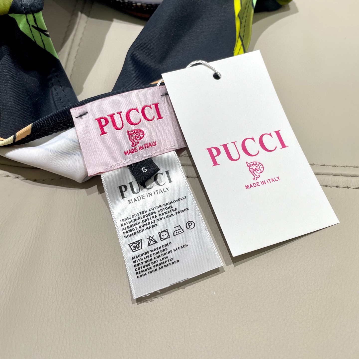  PUCCI新款高弹力健身长款瑜伽服运动套装~小背心➕修身提臀显瘦打底裤
S M L Xl