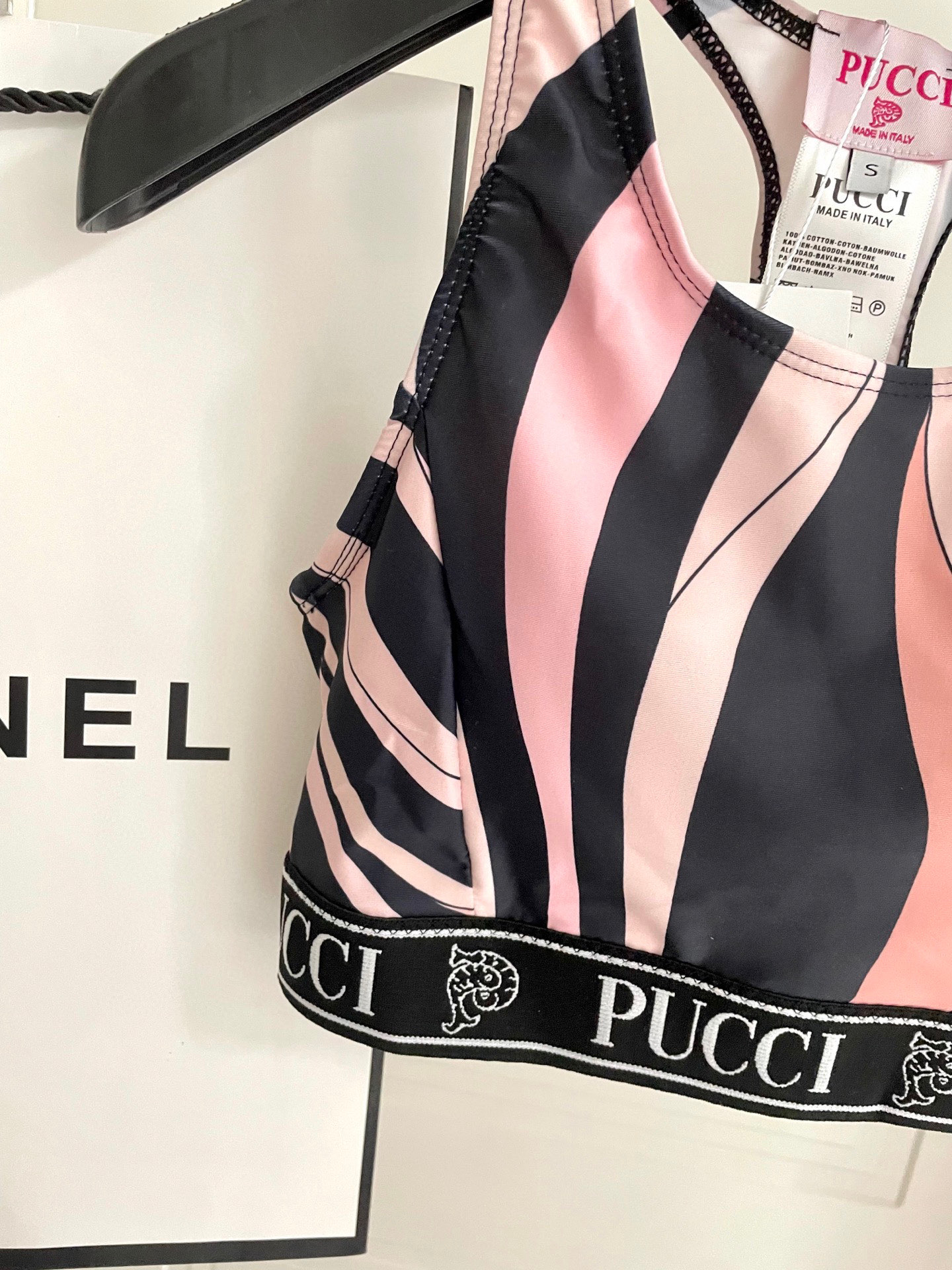 PUCCI新款高弹力健身长款瑜伽服运动套装~小背心➕修身提臀显瘦打底裤
S M L Xl
