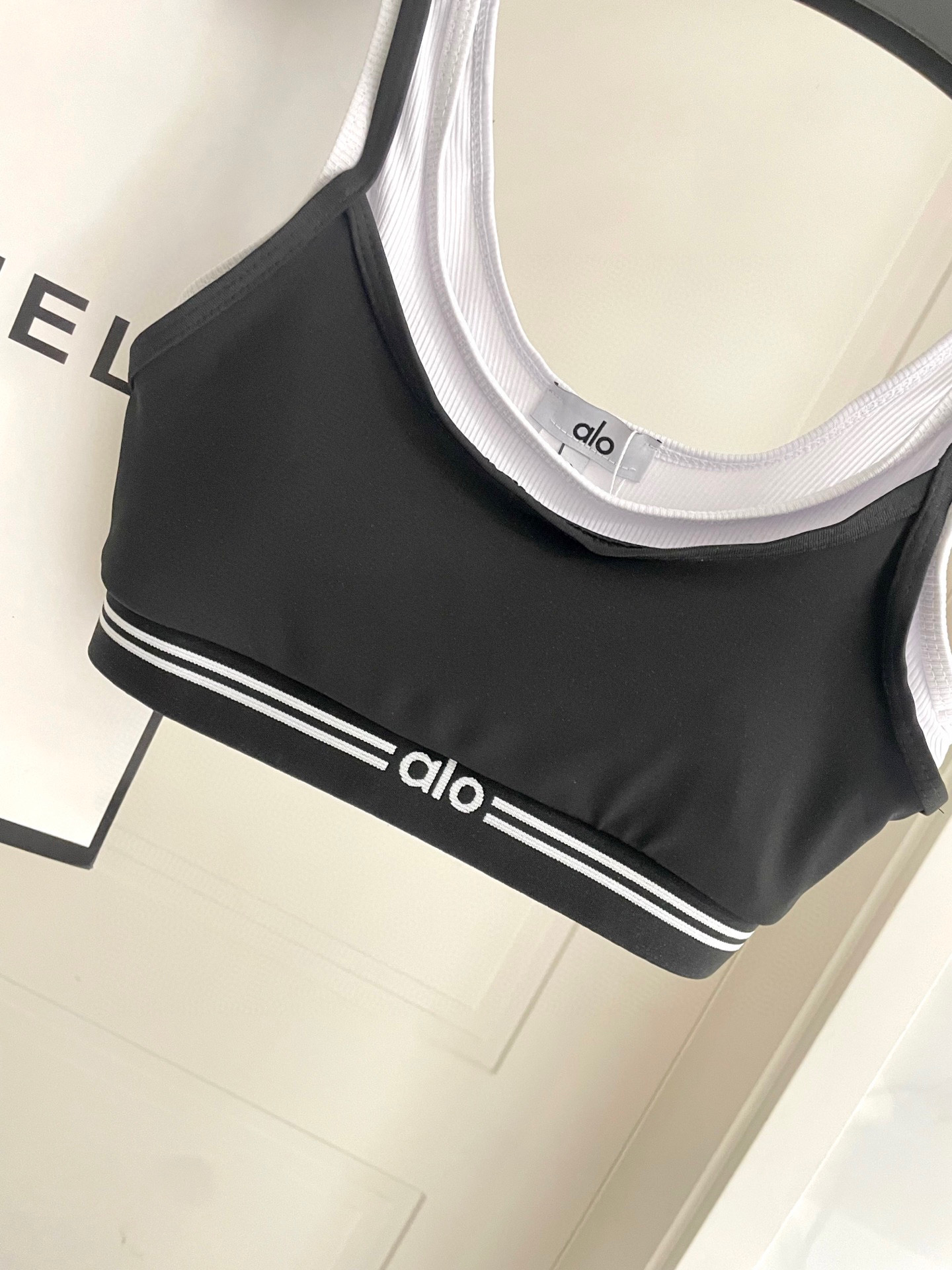  ALO新款高弹力健身短款瑜伽服运动套装~小背心➕修身提臀显瘦裤裙
S M L Xl