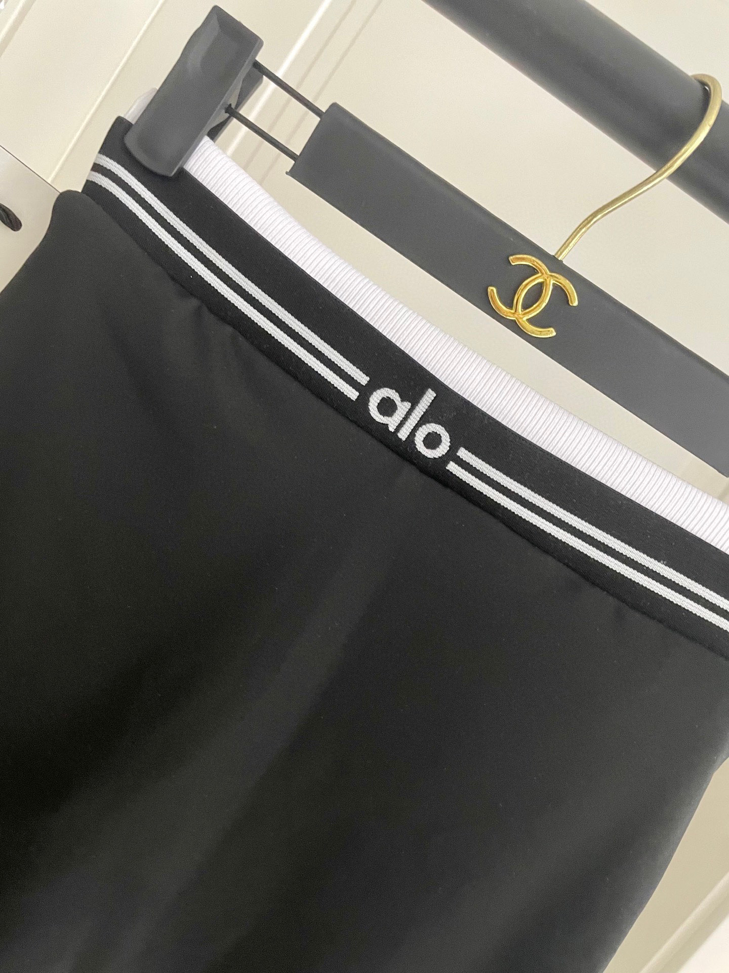  ALO新款高弹力健身短款瑜伽服运动套装~小背心➕修身提臀显瘦裤裙
S M L Xl