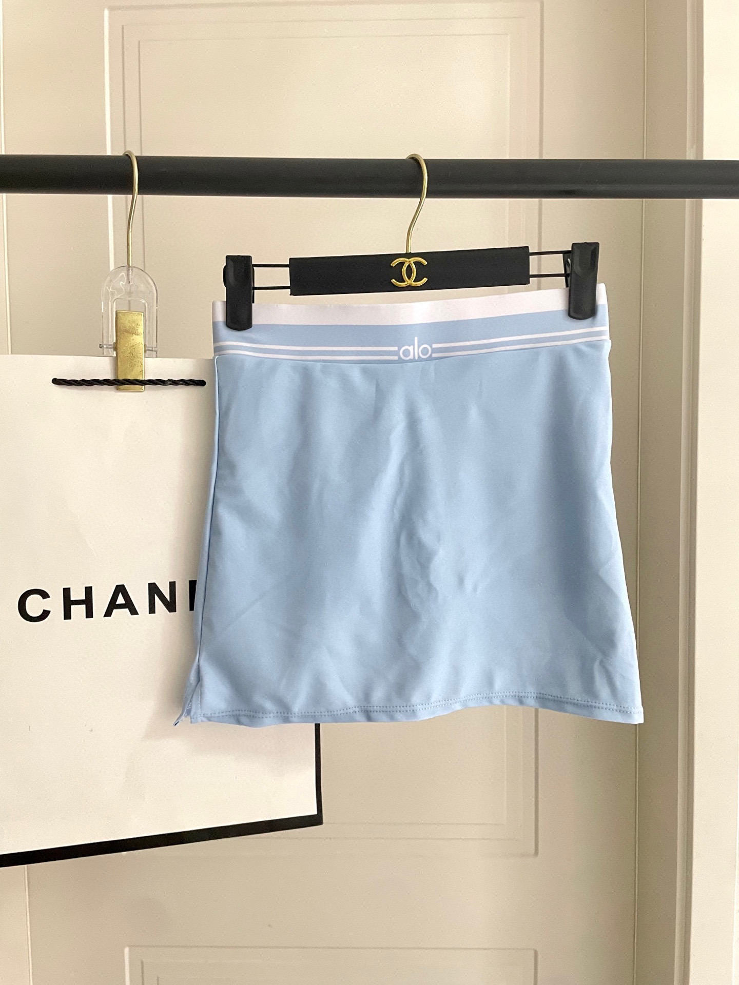 ALO新款高弹力健身短款瑜伽服运动套装~小背心➕修身提臀显瘦裤裙
S M L Xl