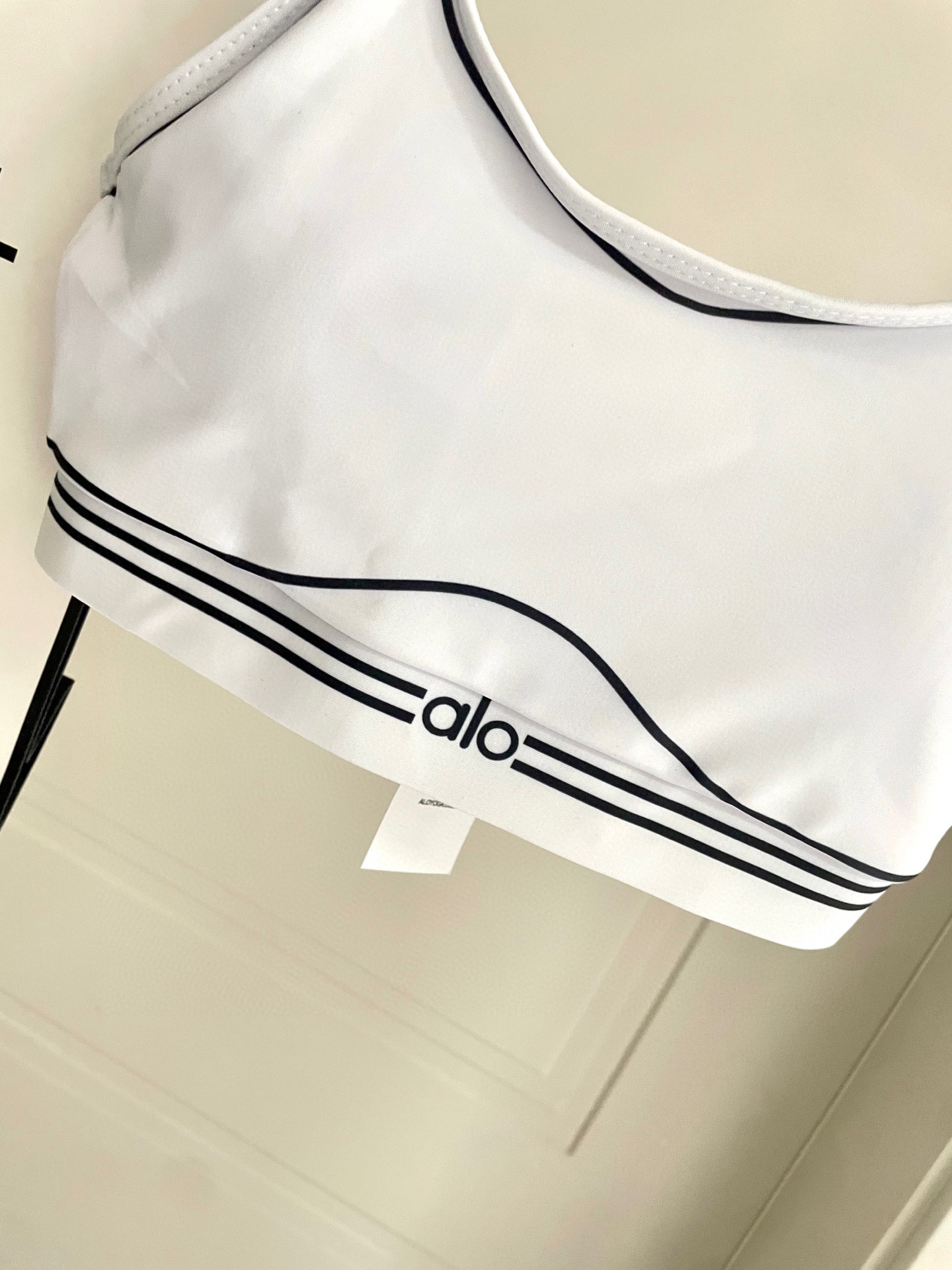  ALO新款高弹力健身短款瑜伽服运动套装~小背心➕修身提臀显瘦打底裤
S M L Xl