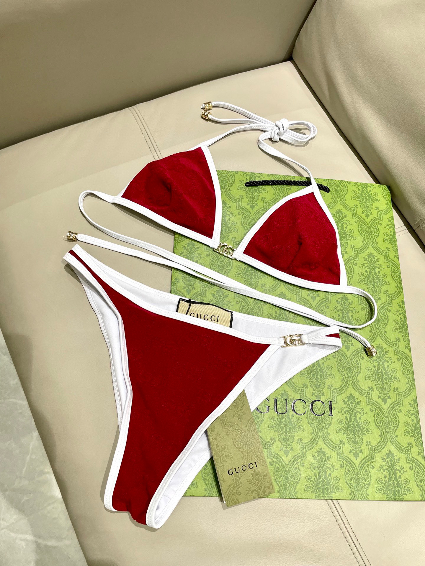  Gucci新款比基尼泳衣 专柜定制对版五金 实物超仙 拍不出来的美 🥰🥰💐💐适合多种场景的游泳衣🏊‍♀