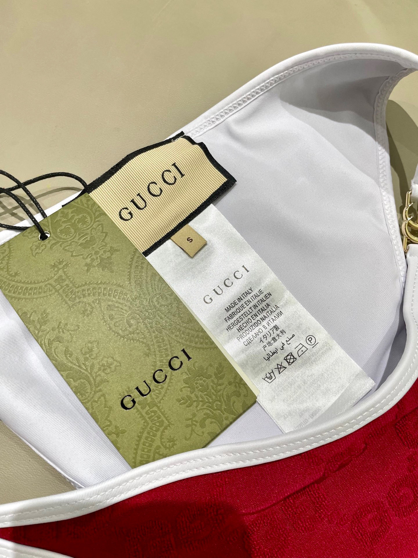  Gucci新款比基尼泳衣 专柜定制对版五金 实物超仙 拍不出来的美 🥰🥰💐💐适合多种场景的游泳衣🏊‍♀
