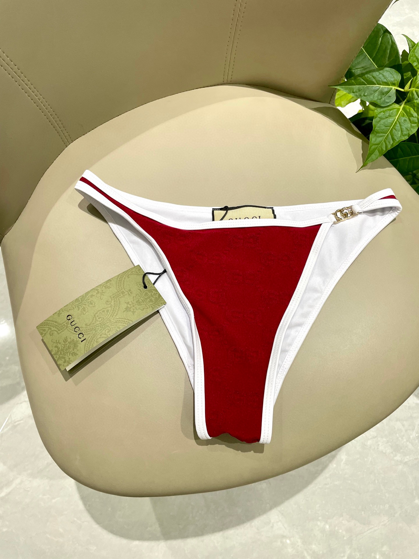  Gucci新款比基尼泳衣 专柜定制对版五金 实物超仙 拍不出来的美 🥰🥰💐💐适合多种场景的游泳衣🏊‍♀