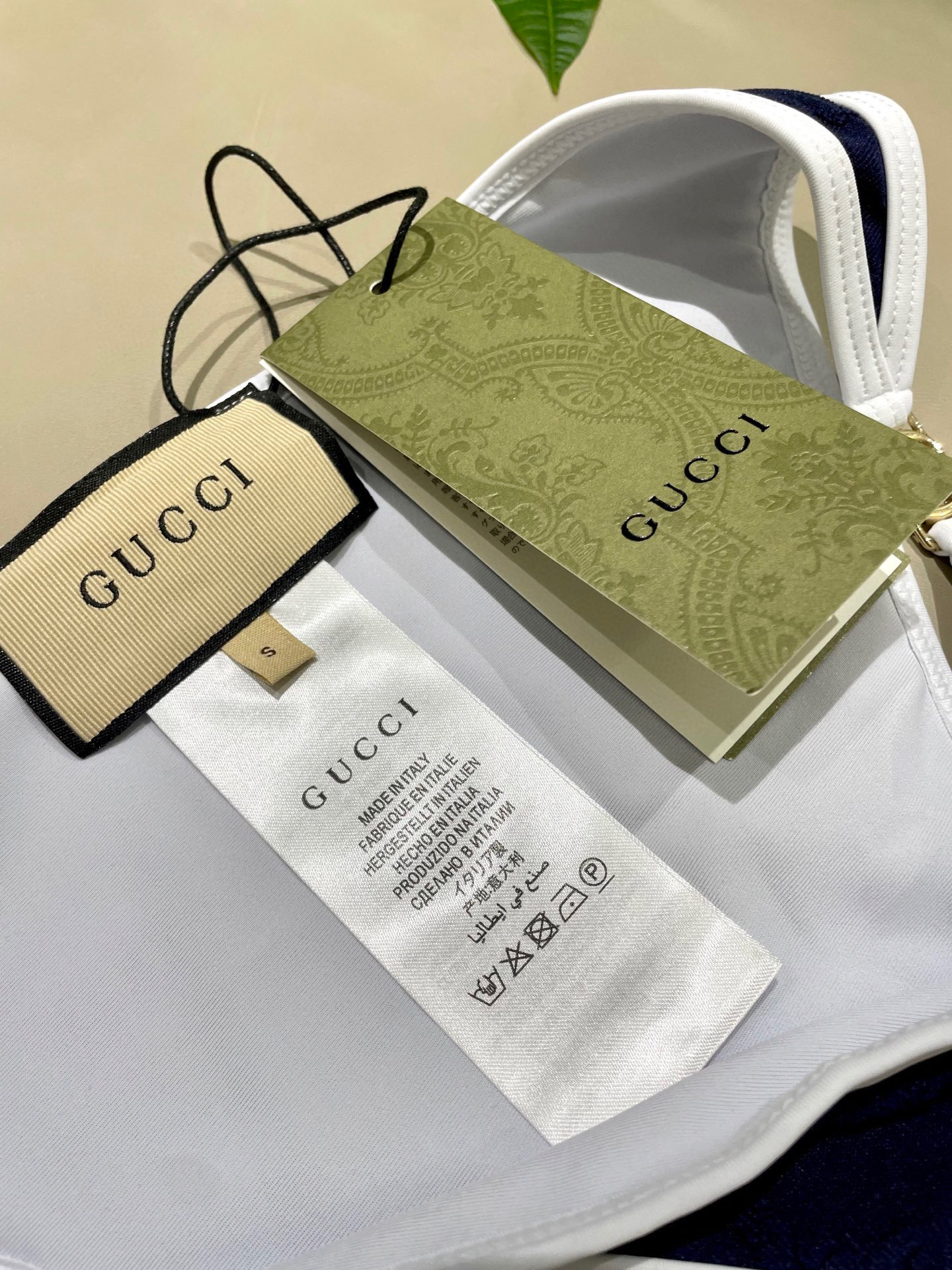  Gucci新款比基尼泳衣 专柜定制对版五金 实物超仙 拍不出来的美 🥰🥰💐💐适合多种场景的游泳衣🏊‍♀