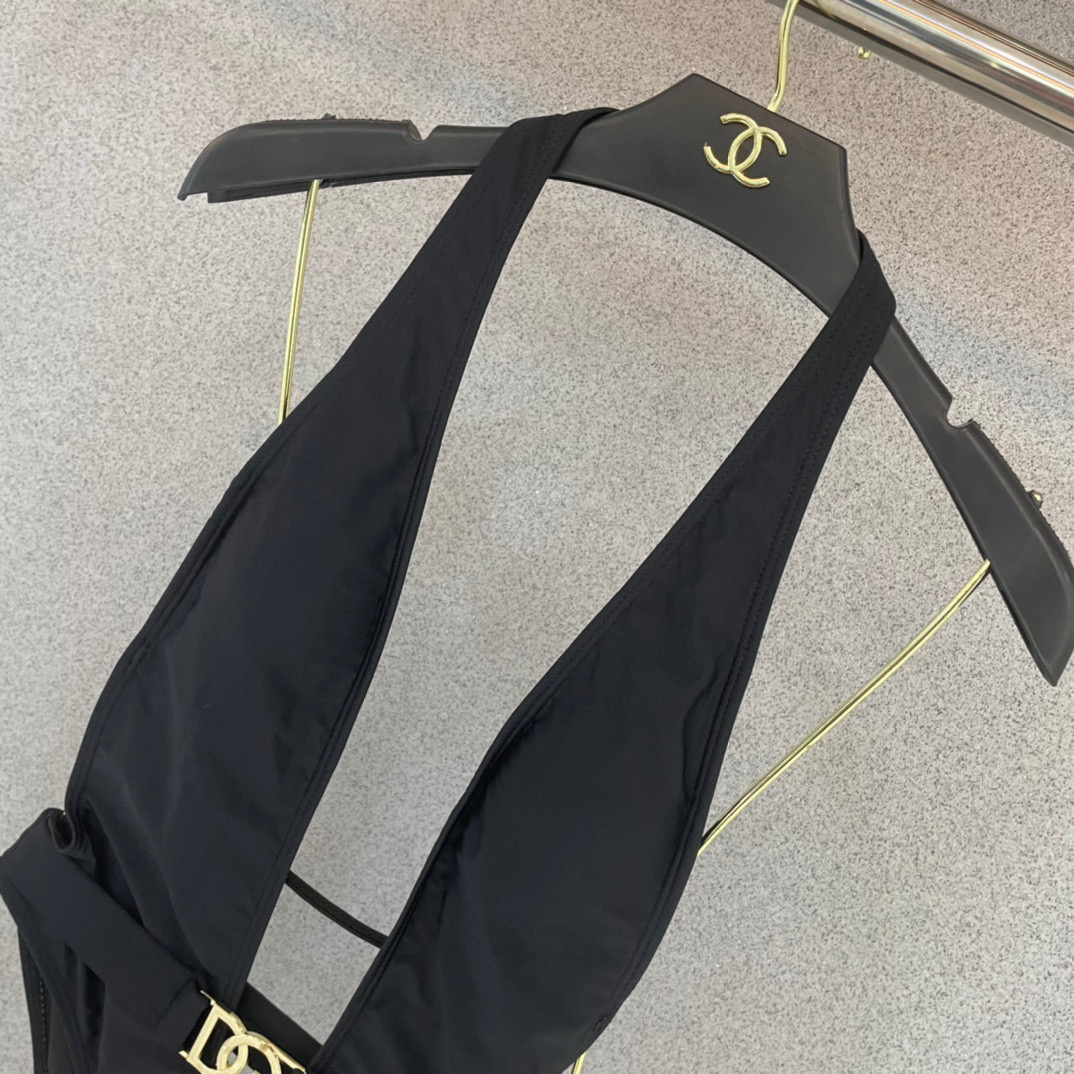  DG泳衣 简单大气 适合多种场景的游泳衣🏊‍♀️海边 游泳池 温泉 水上乐园 漂流都可以😌内搭也完全可