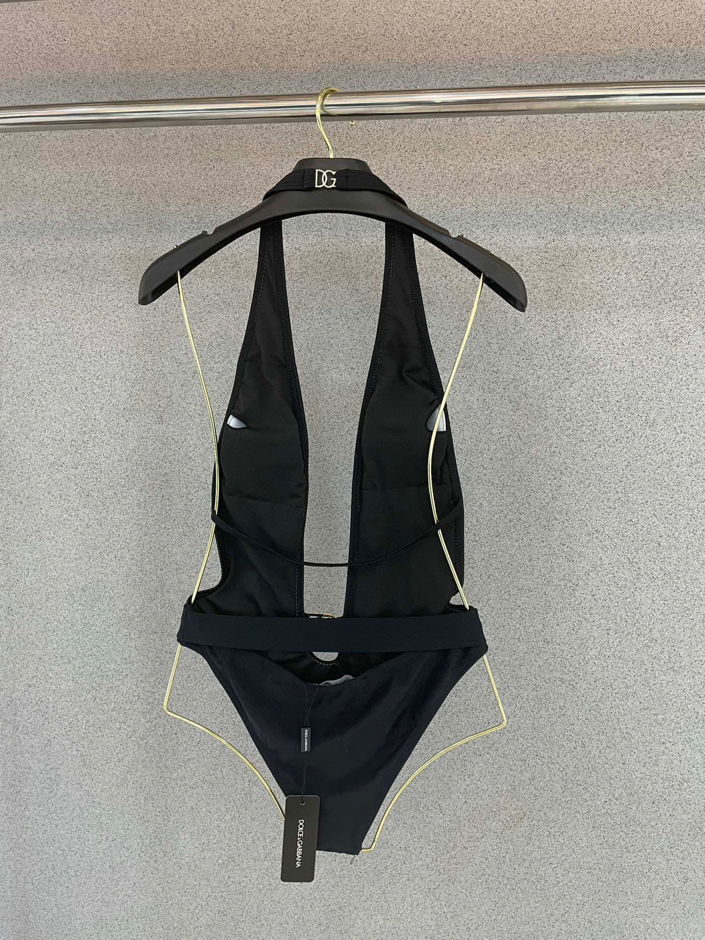 DG泳衣 简单大气 适合多种场景的游泳衣🏊‍♀️海边 游泳池 温泉 水上乐园 漂流都可以😌内搭也完全可