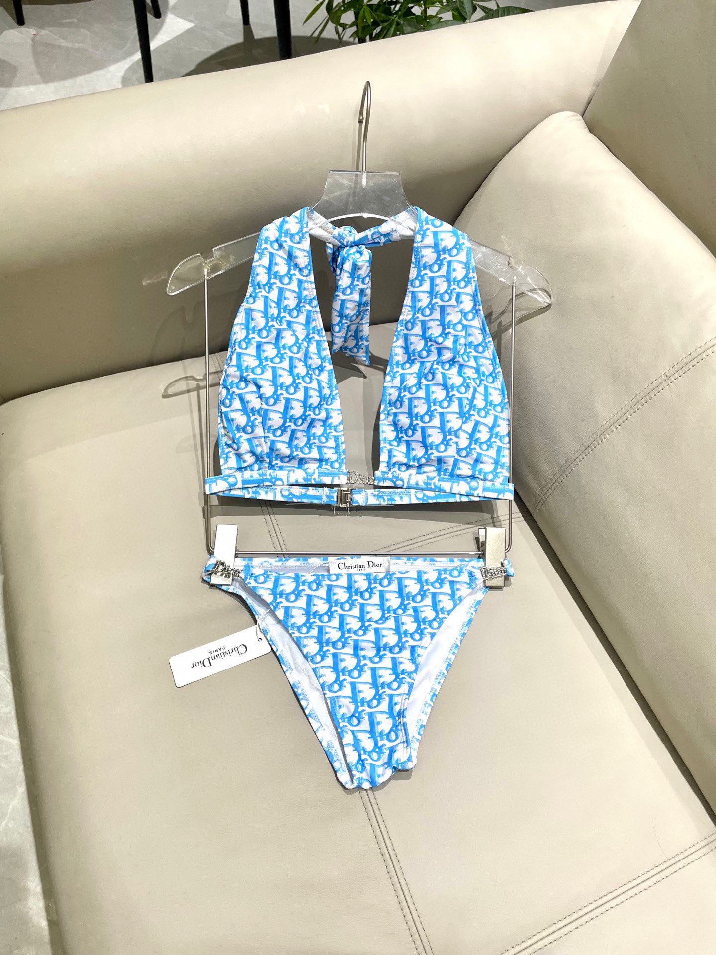  迪奥分体泳衣 😍🥰适合多种场景的游泳衣🏊‍♀️海边 游泳池 温泉 水上乐园 漂流都可以😌内搭也完全可以