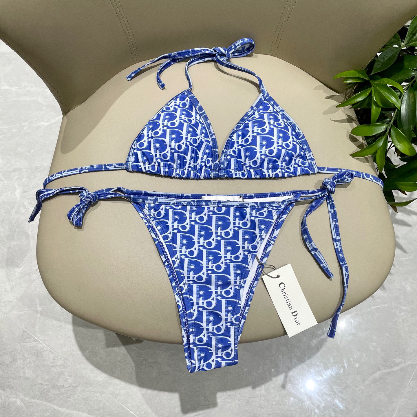  迪奥新款比基尼👙❤️😍🥰适合多种场景的游泳衣🏊‍♀️海边 游泳池 温泉 水上乐园 漂流都可以😌内搭外穿