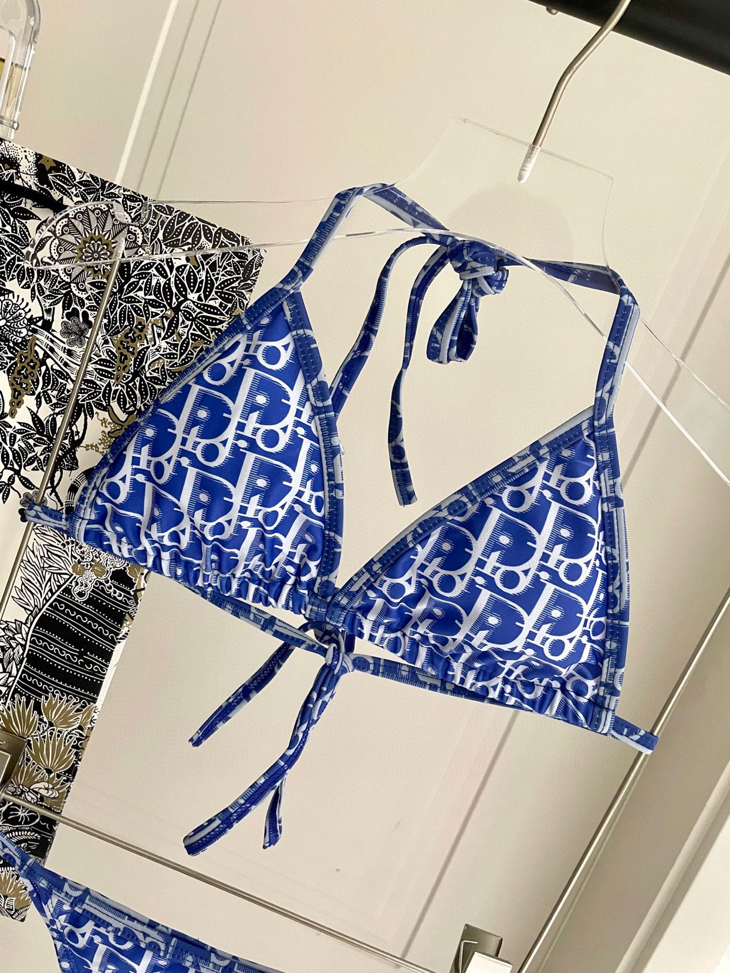  迪奥新款比基尼👙❤️😍🥰适合多种场景的游泳衣🏊‍♀️海边 游泳池 温泉 水上乐园 漂流都可以😌内搭外穿