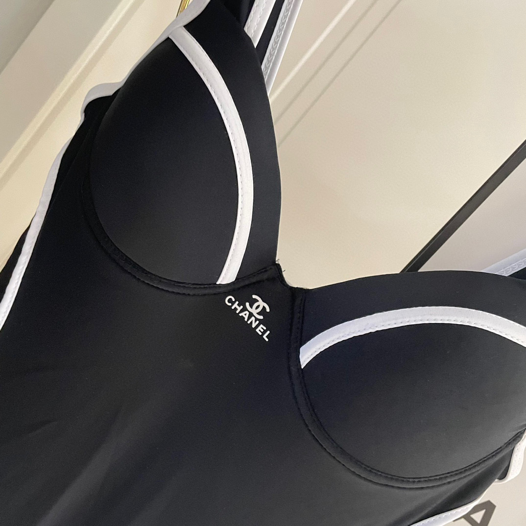 Chanel新款泳衣😍🥰适合多种场景的游泳衣🏊‍♀️海边 游泳池 温泉 水上乐园 漂流都可以😌内搭也完