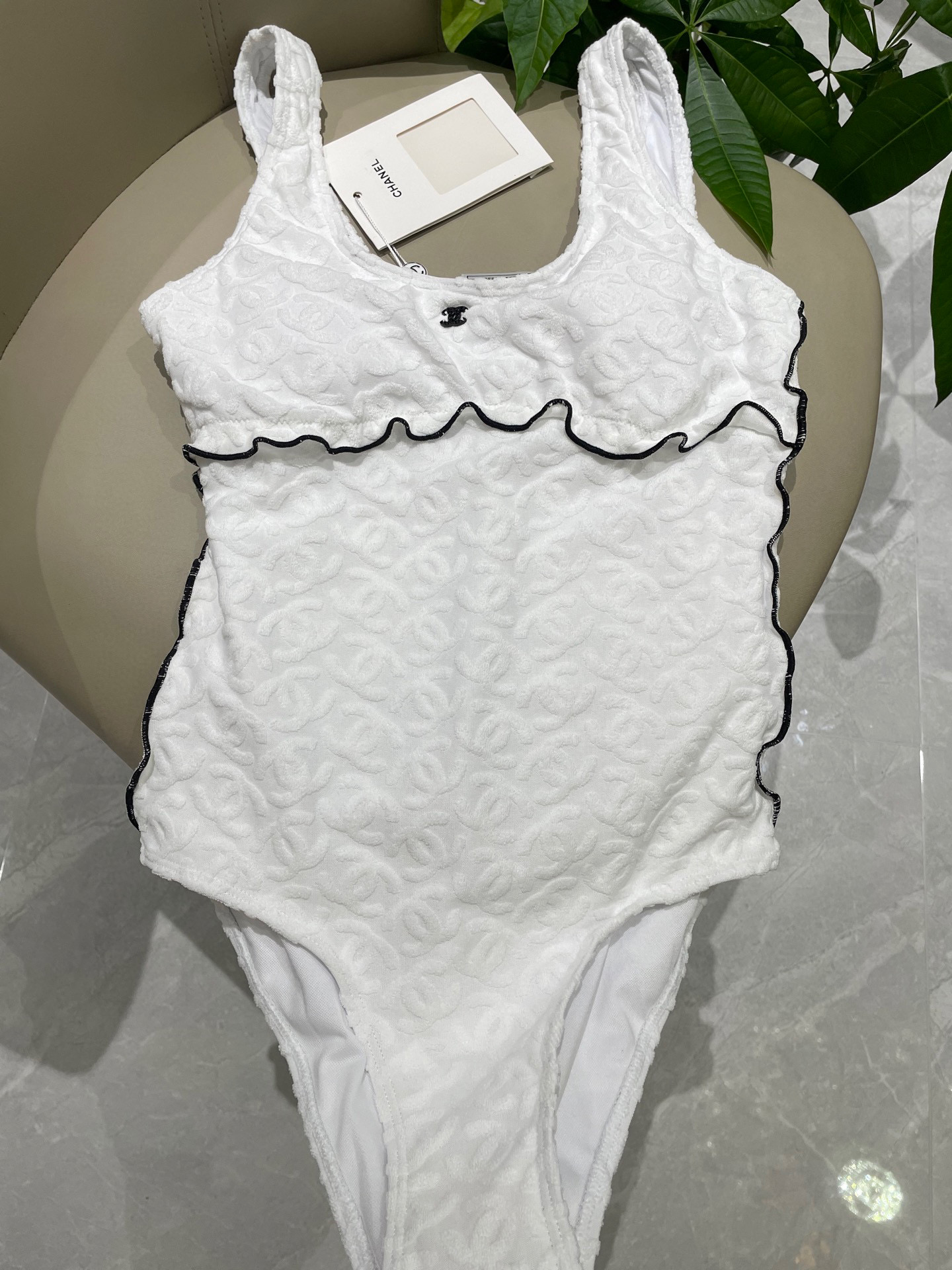  Chanel新款连体泳衣 实物超仙 拍不出来的美 🥰🥰💐💐适合多种场景的游泳衣🏊‍♀️海边 游泳池 温