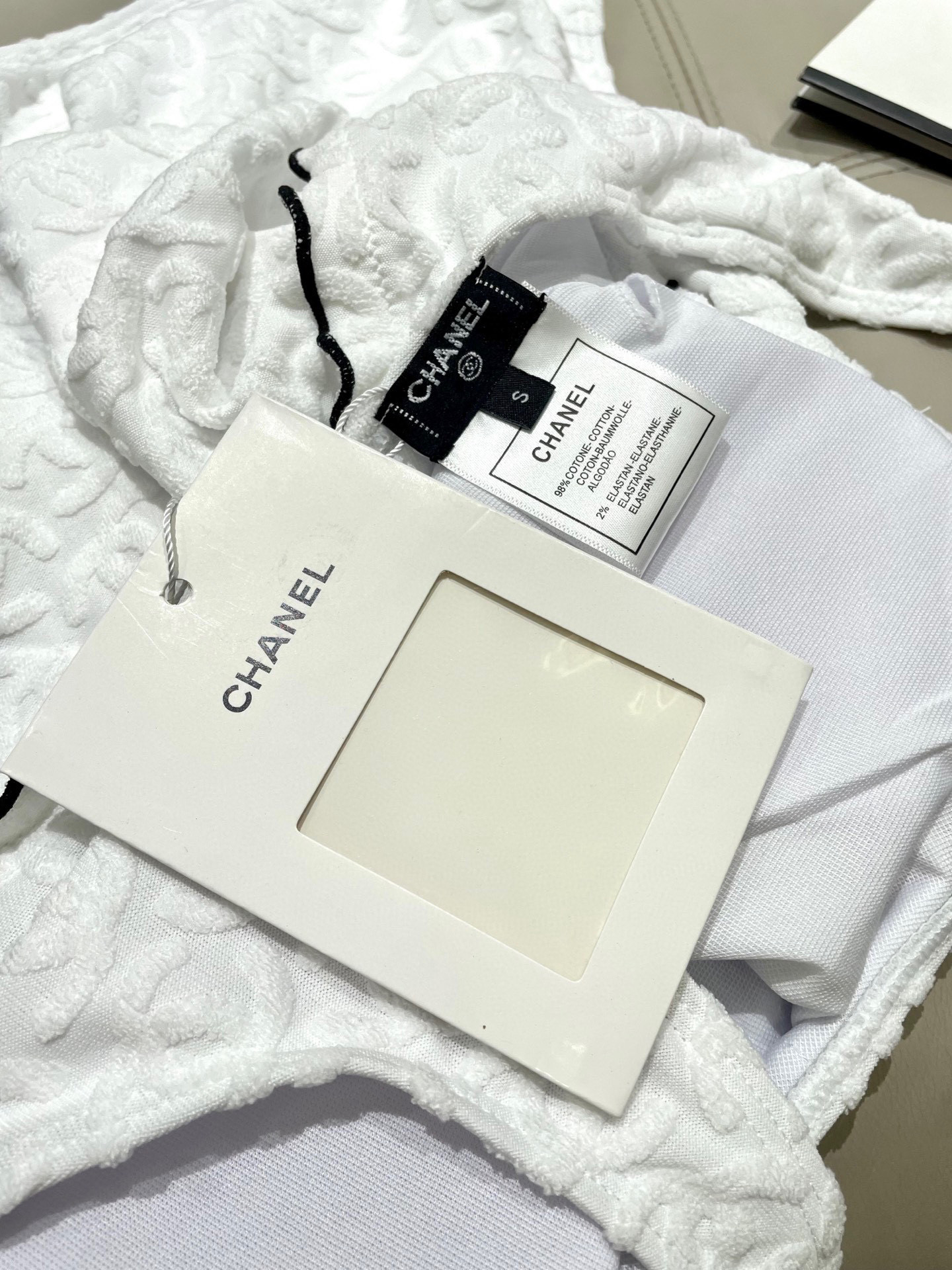  Chanel新款连体泳衣 实物超仙 拍不出来的美 🥰🥰💐💐适合多种场景的游泳衣🏊‍♀️海边 游泳池 温