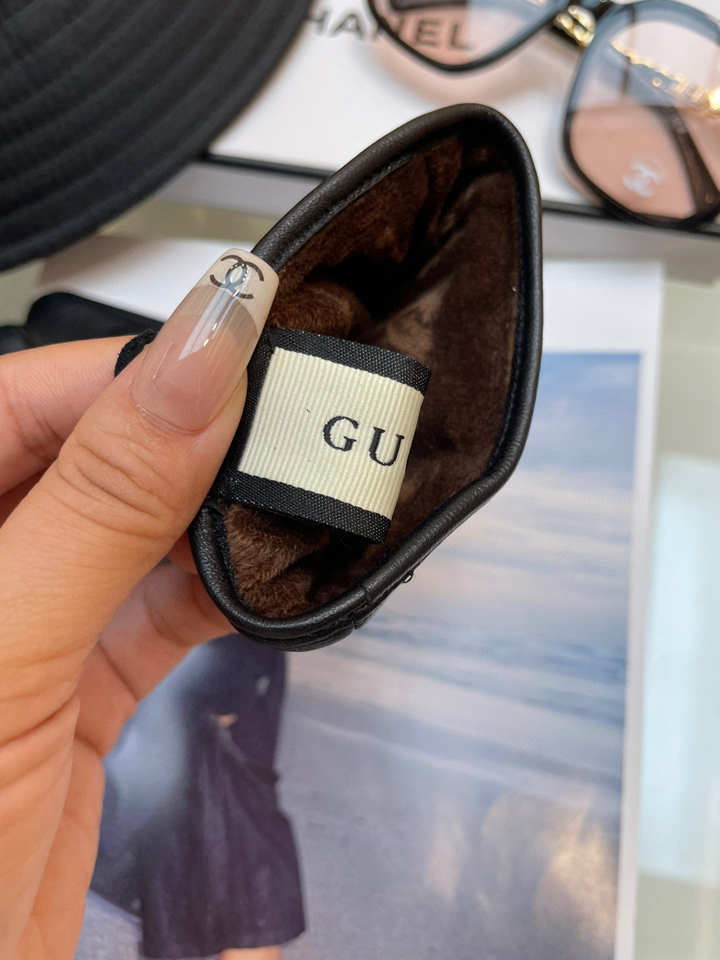  💝Gucci新款女式真皮手套，采用埃塞俄比亚进口触屏羊皮，简单大方的款式添加小LOGO扣，超柔加绒内里