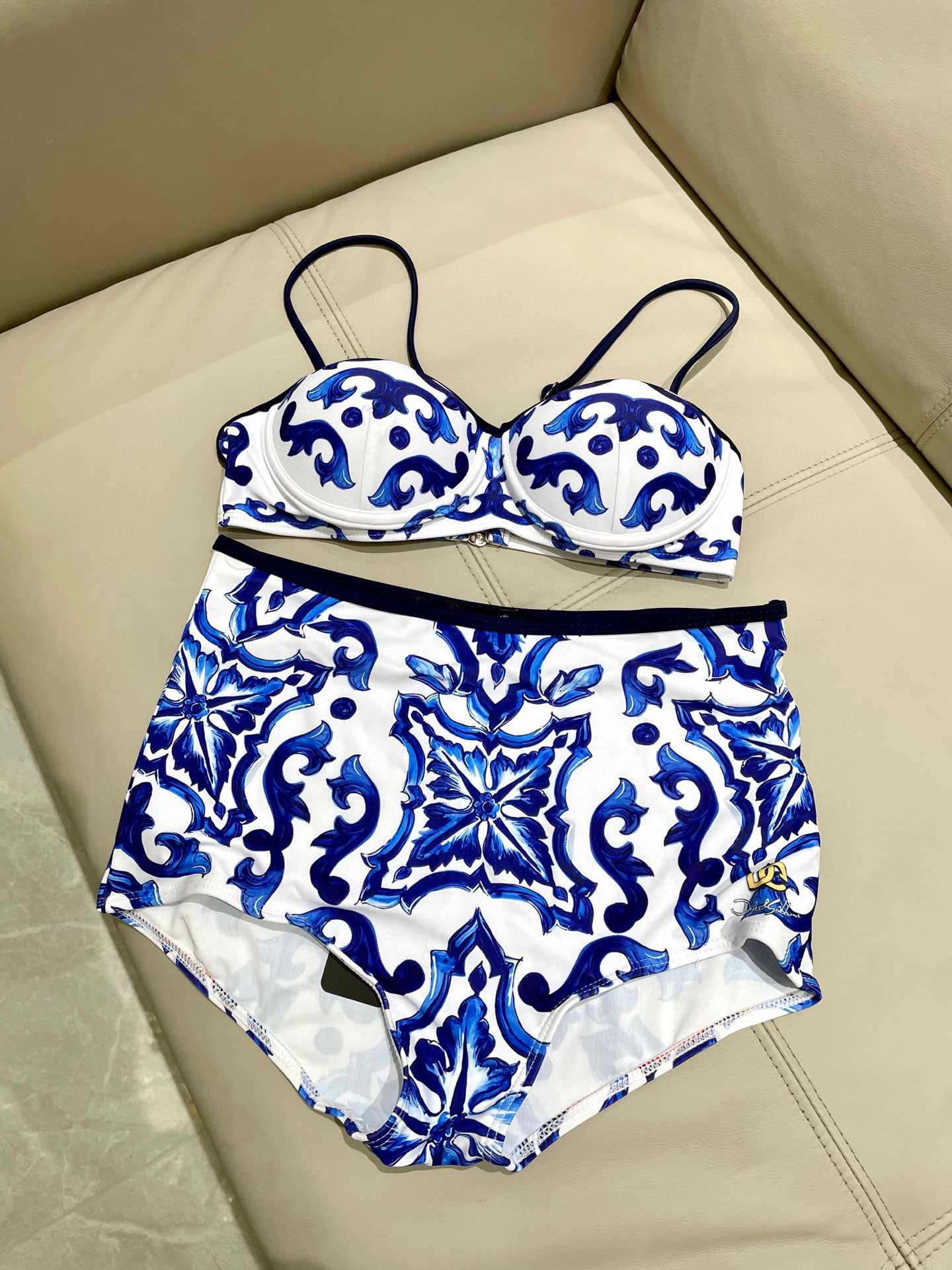  DG分体钢托聚拢泳衣 😍🥰适合多种场景的游泳衣🏊‍♀️海边 游泳池 温泉 水上乐园 漂流都可以😌内搭也