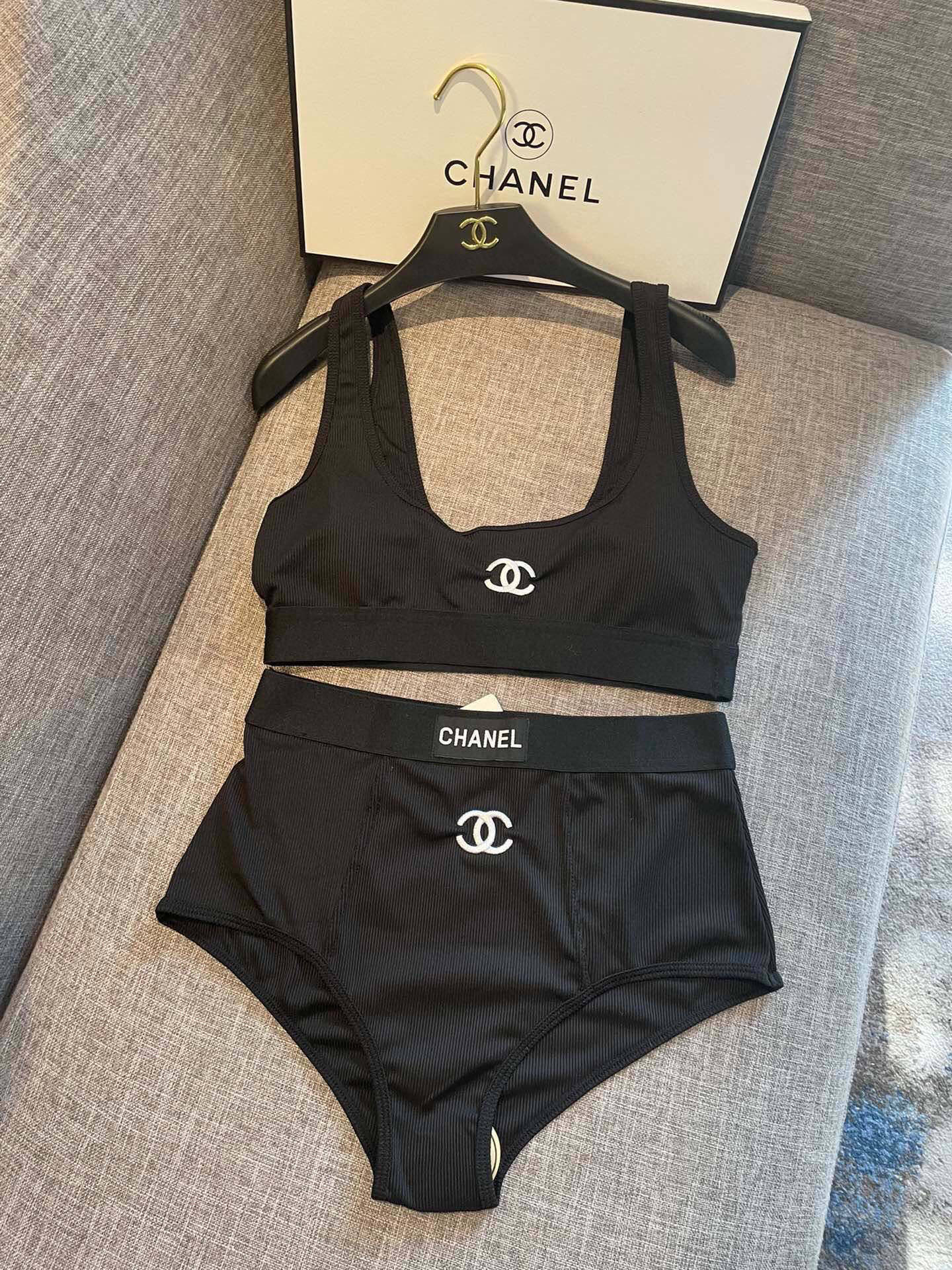  Chanel新款分体泳衣😍🥰适合多种场景的游泳衣🏊‍♀️海边 游泳池 温泉 水上乐园 漂流都可以😌内搭