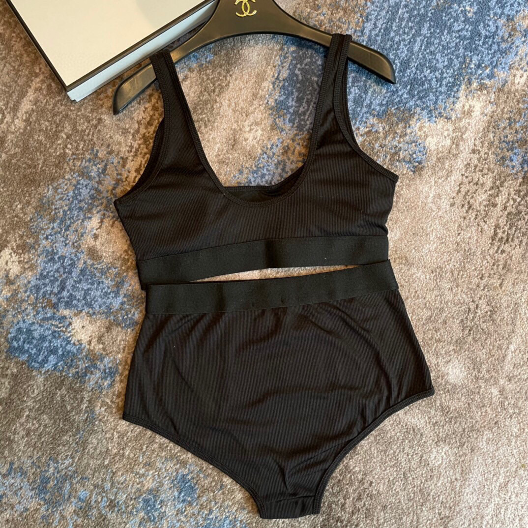  Chanel新款分体泳衣😍🥰适合多种场景的游泳衣🏊‍♀️海边 游泳池 温泉 水上乐园 漂流都可以😌内搭
