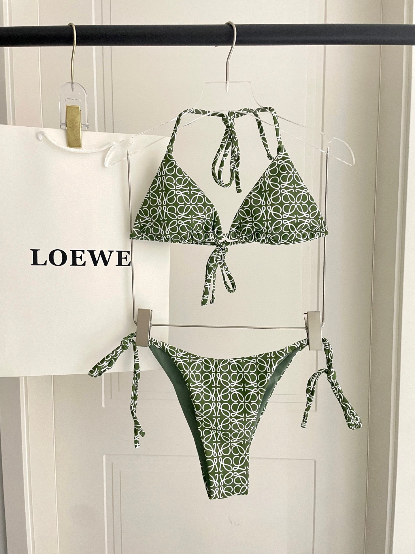  罗意威新款比基尼😍🥰适合多种场景的游泳衣🏊‍♀️海边 游泳池 温泉 水上乐园 漂流都可以😌内搭也完全可