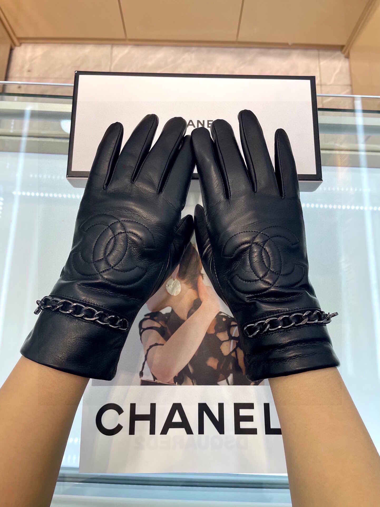  Chanel最新款原版手套 🧤采用进口羊皮皮 原单质量  官网同步女士新款高档羊皮手套🎉🔒🔒百分百选用