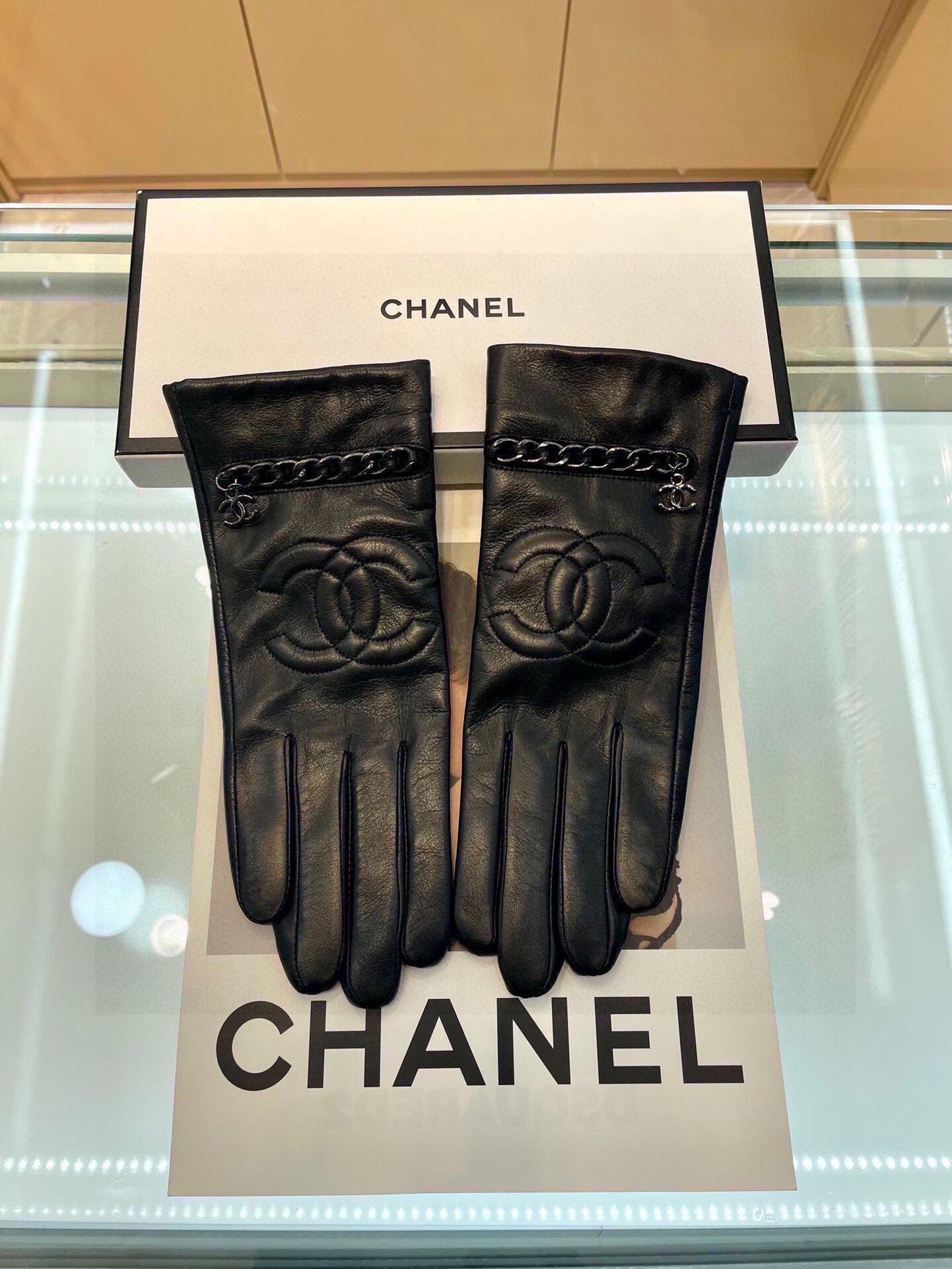  Chanel最新款原版手套 🧤采用进口羊皮皮 原单质量  官网同步女士新款高档羊皮手套🎉🔒🔒百分百选用