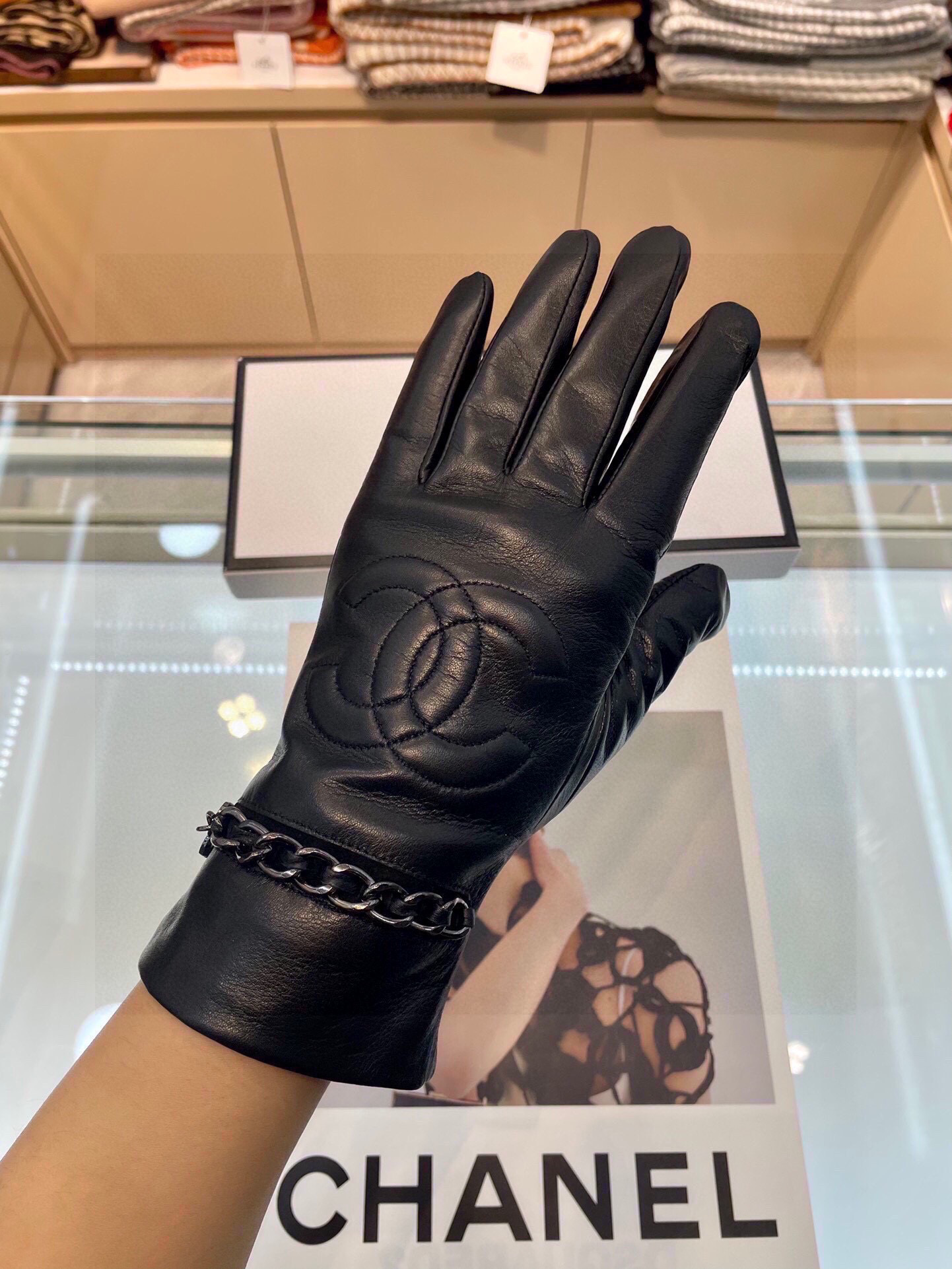  Chanel最新款原版手套 🧤采用进口羊皮皮 原单质量  官网同步女士新款高档羊皮手套🎉🔒🔒百分百选用