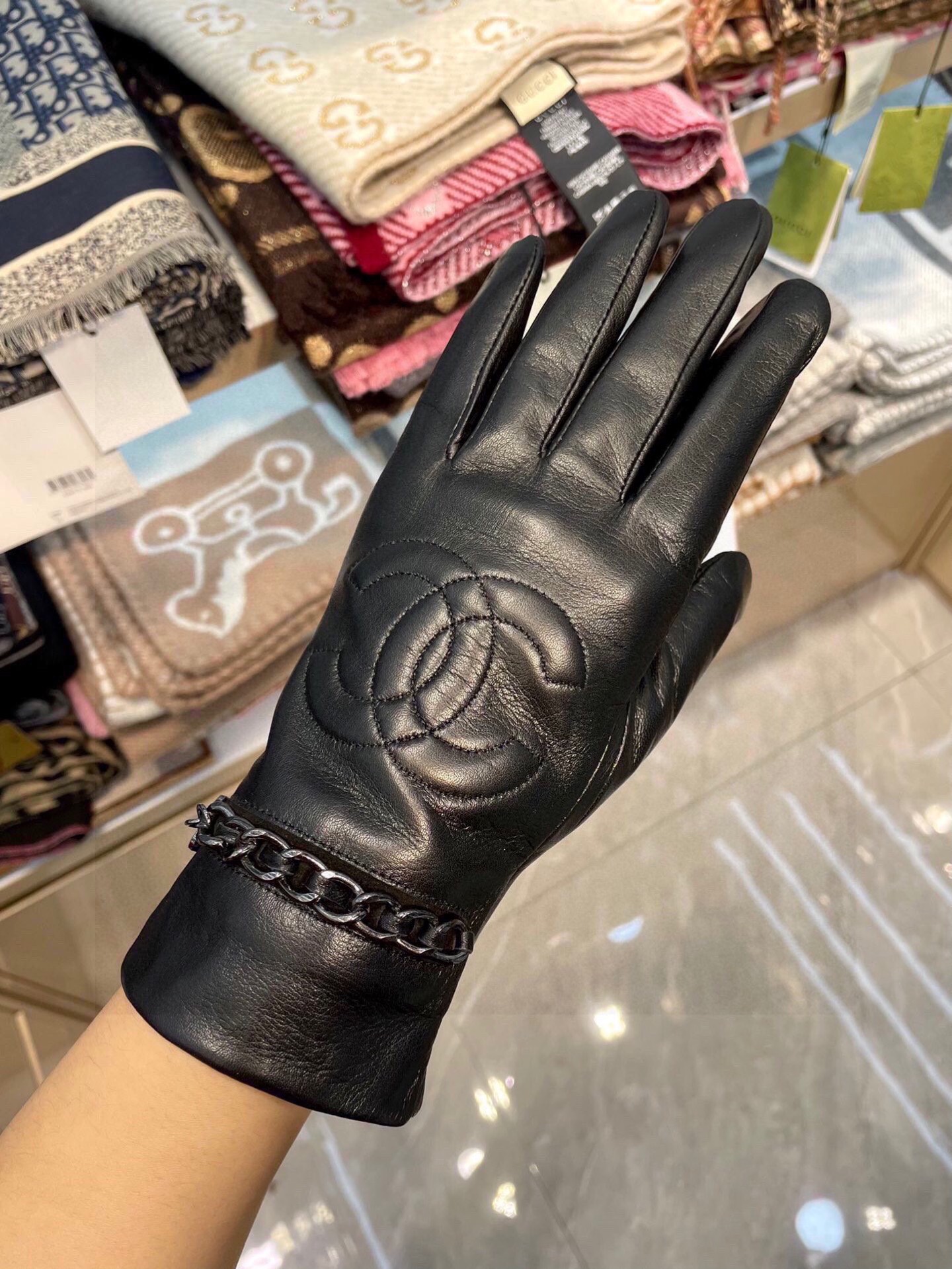  Chanel最新款原版手套 🧤采用进口羊皮皮 原单质量  官网同步女士新款高档羊皮手套🎉🔒🔒百分百选用