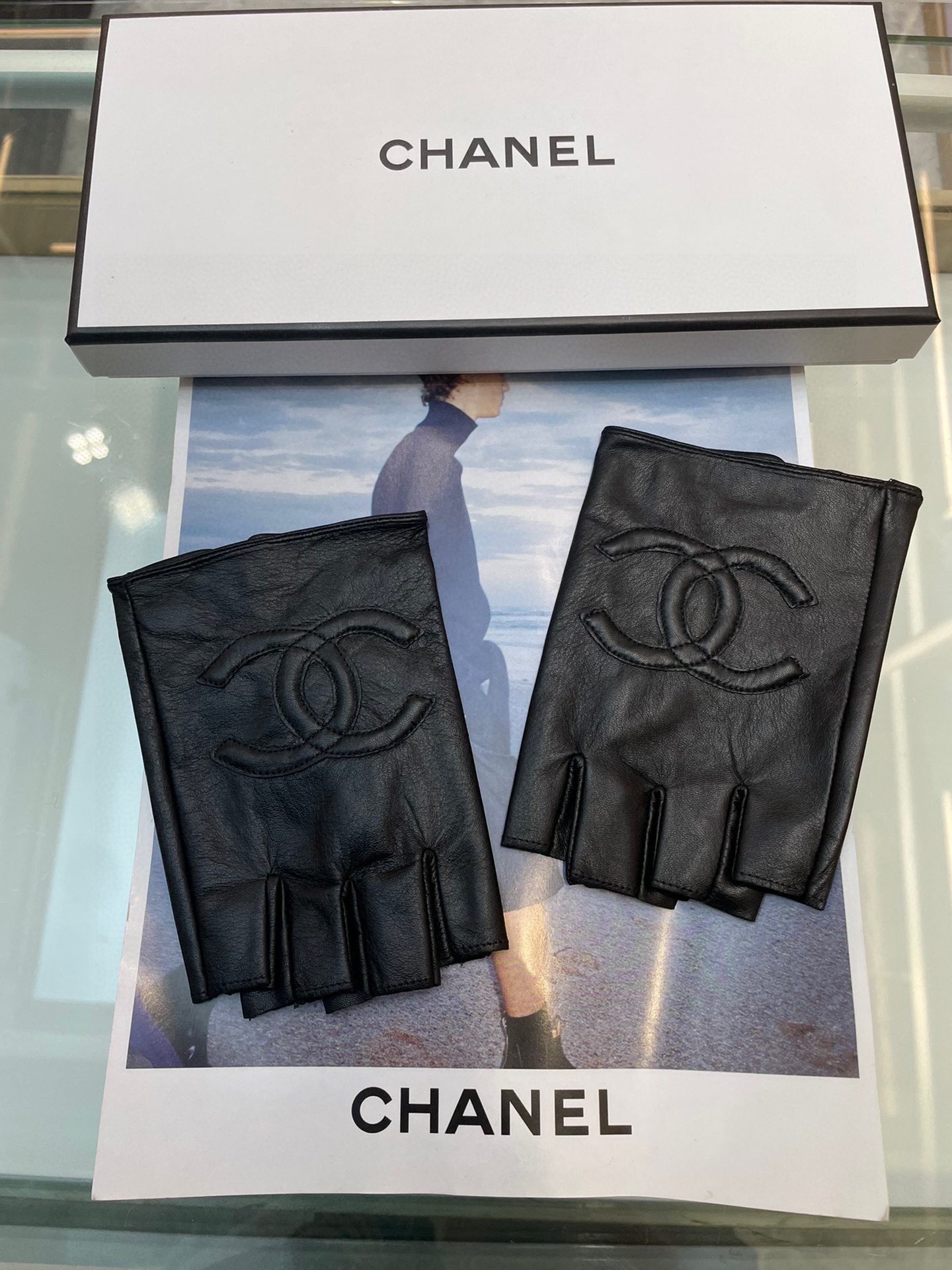 Chanel 秋冬新款女手套官网同步 👋🏻A级羊皮  皮质超薄柔软舒适  码数：M L