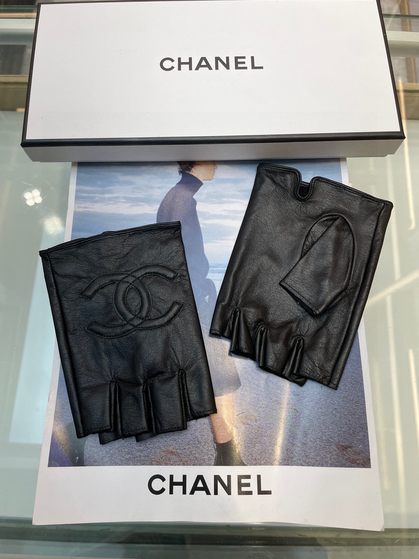  Chanel 秋冬新款女手套官网同步 👋🏻A级羊皮  皮质超薄柔软舒适  码数：M L
