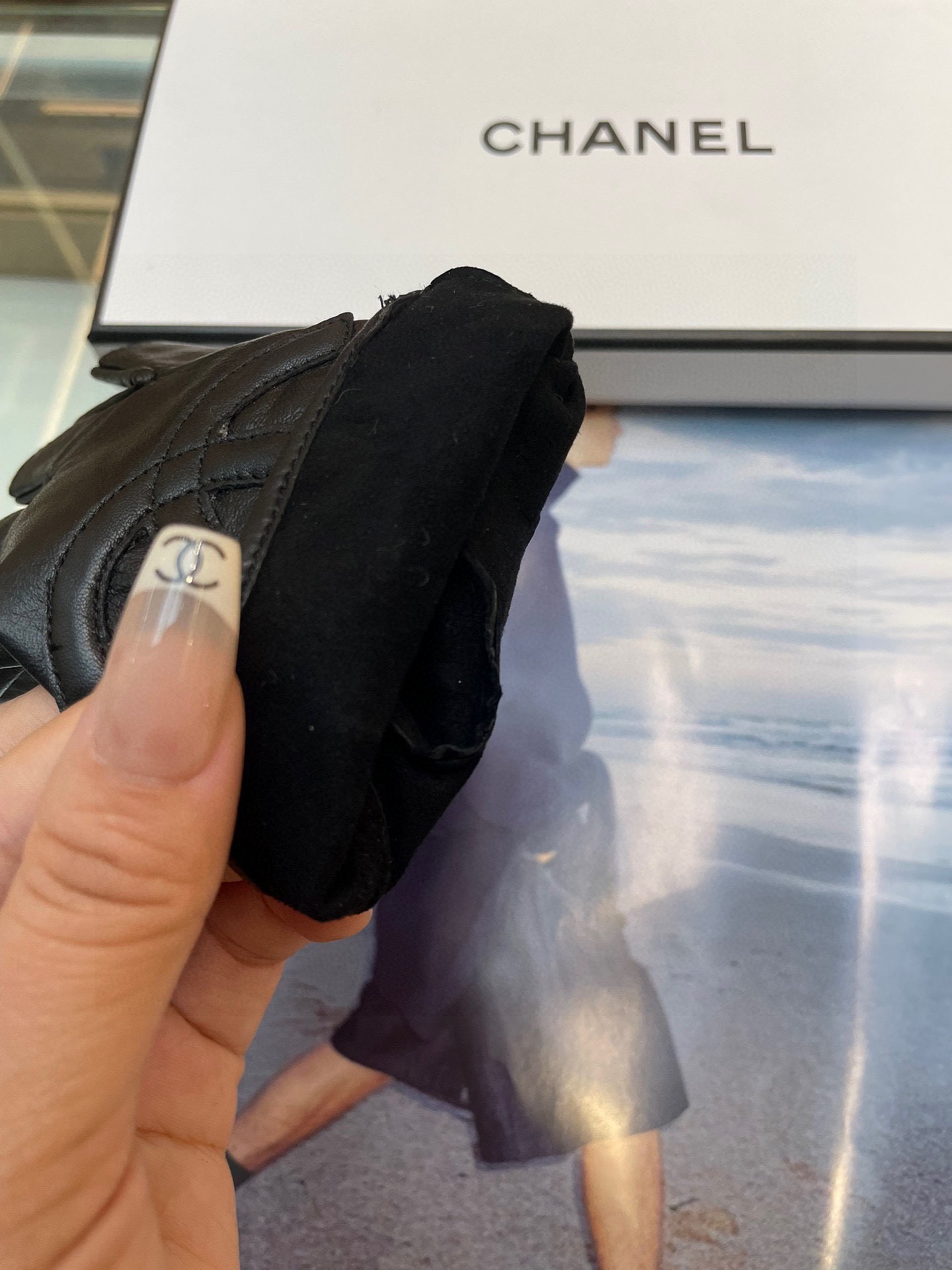  Chanel 秋冬新款女手套官网同步 👋🏻A级羊皮  皮质超薄柔软舒适  码数：M L